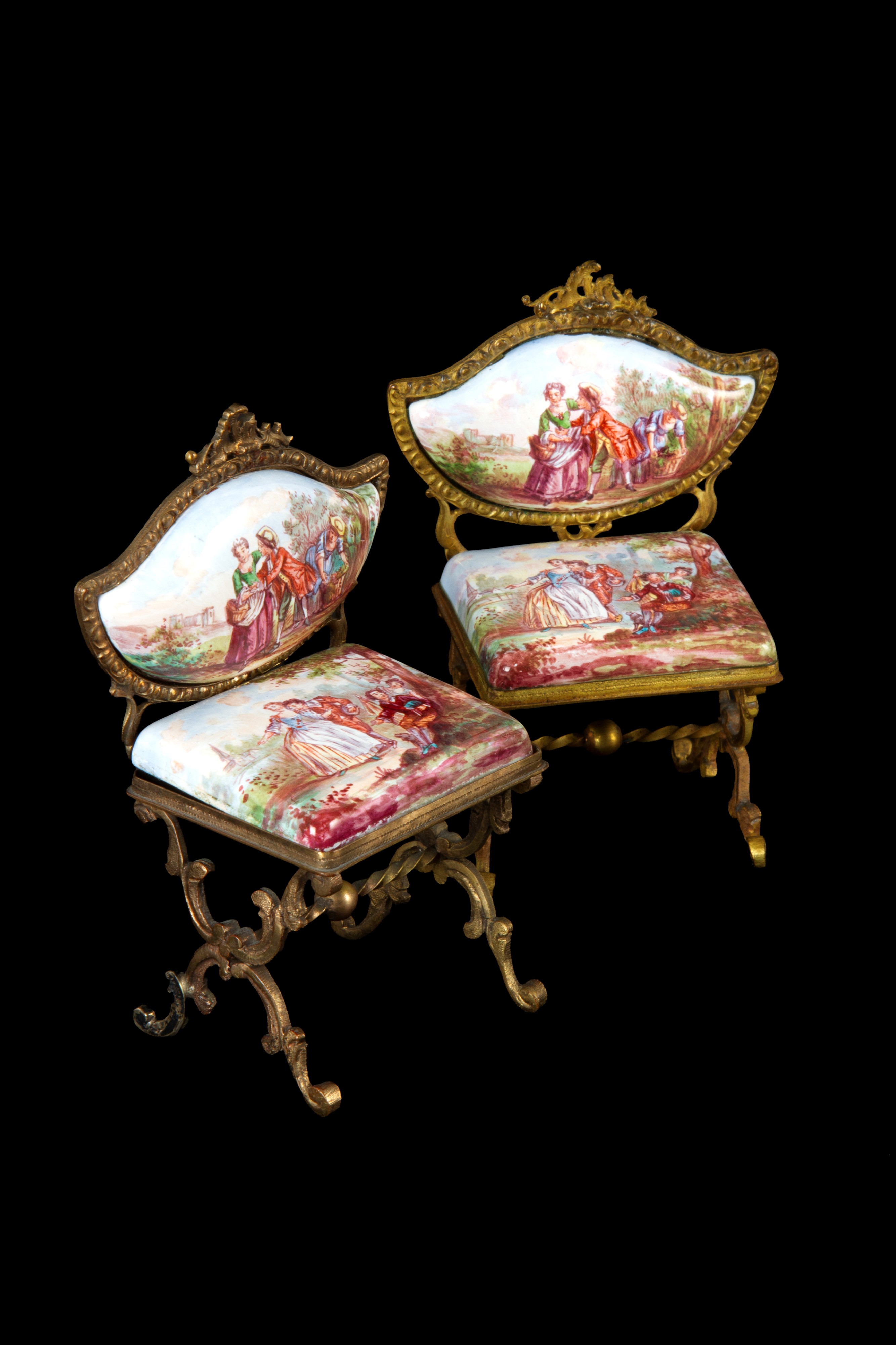 Due modellini di sedie in ottone