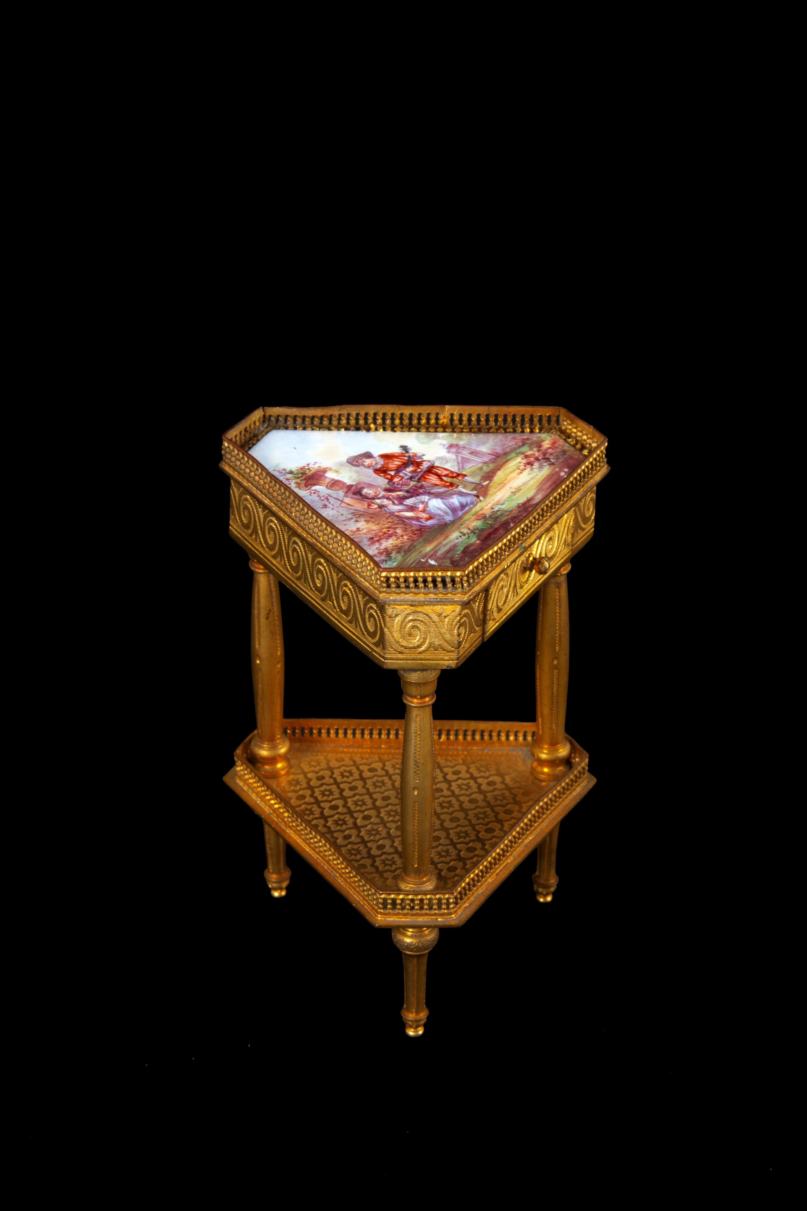 Modellino di tavolino triangolare in ottone