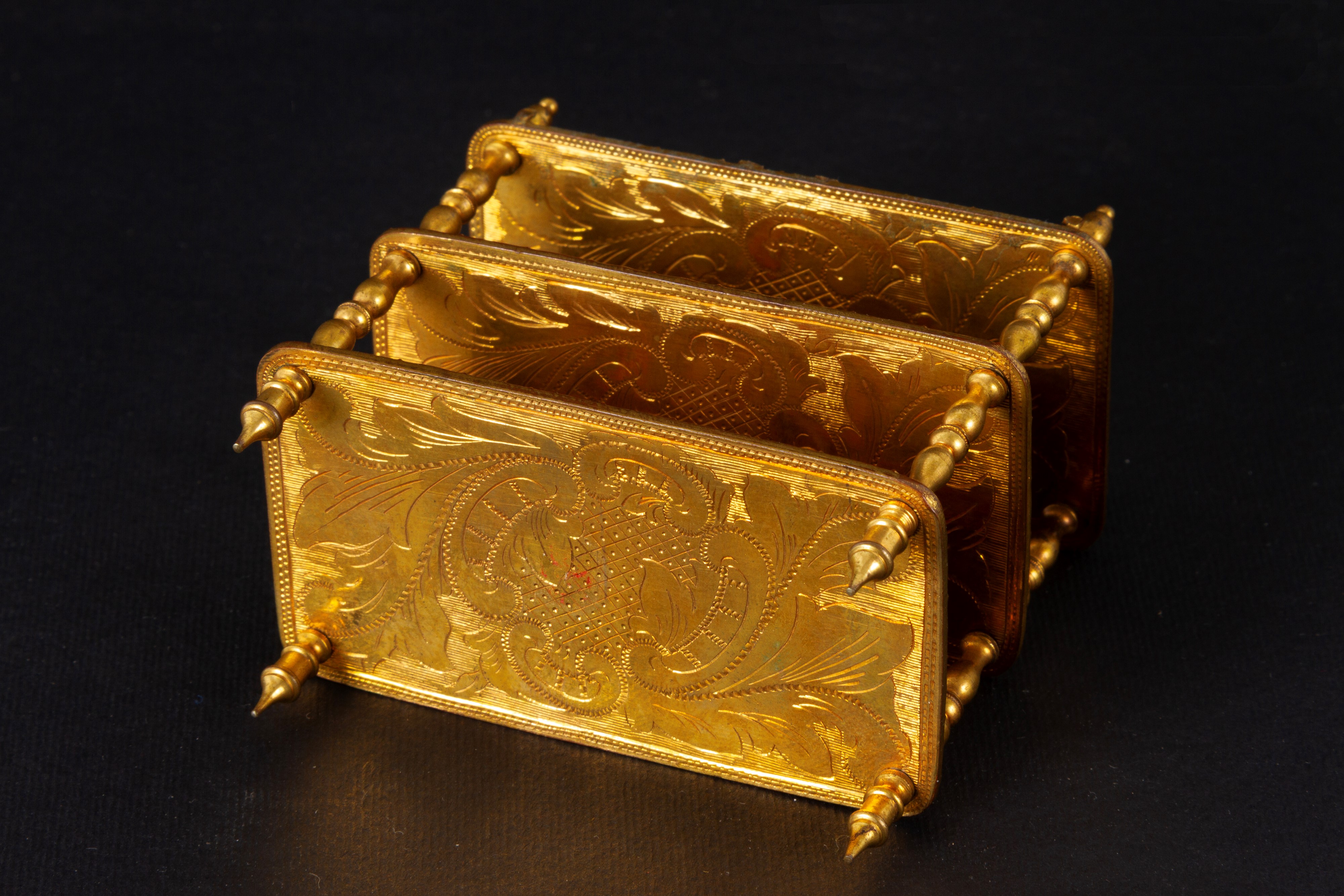 Modellino di etagere in ottone