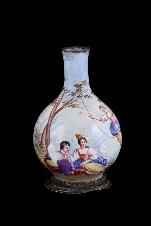 Vase with silver finishes