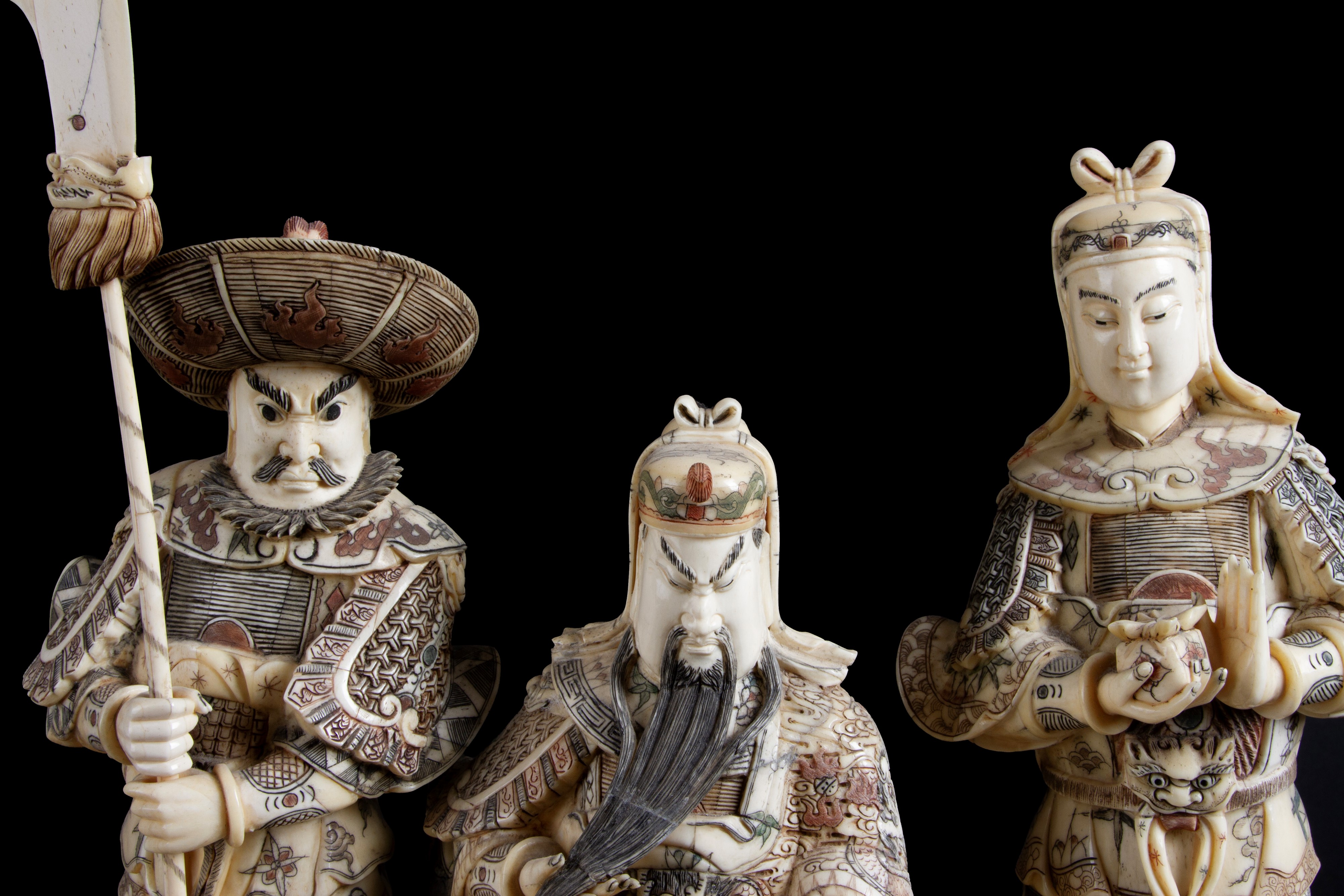 Scultura in osso "SCENA DI CORTE"