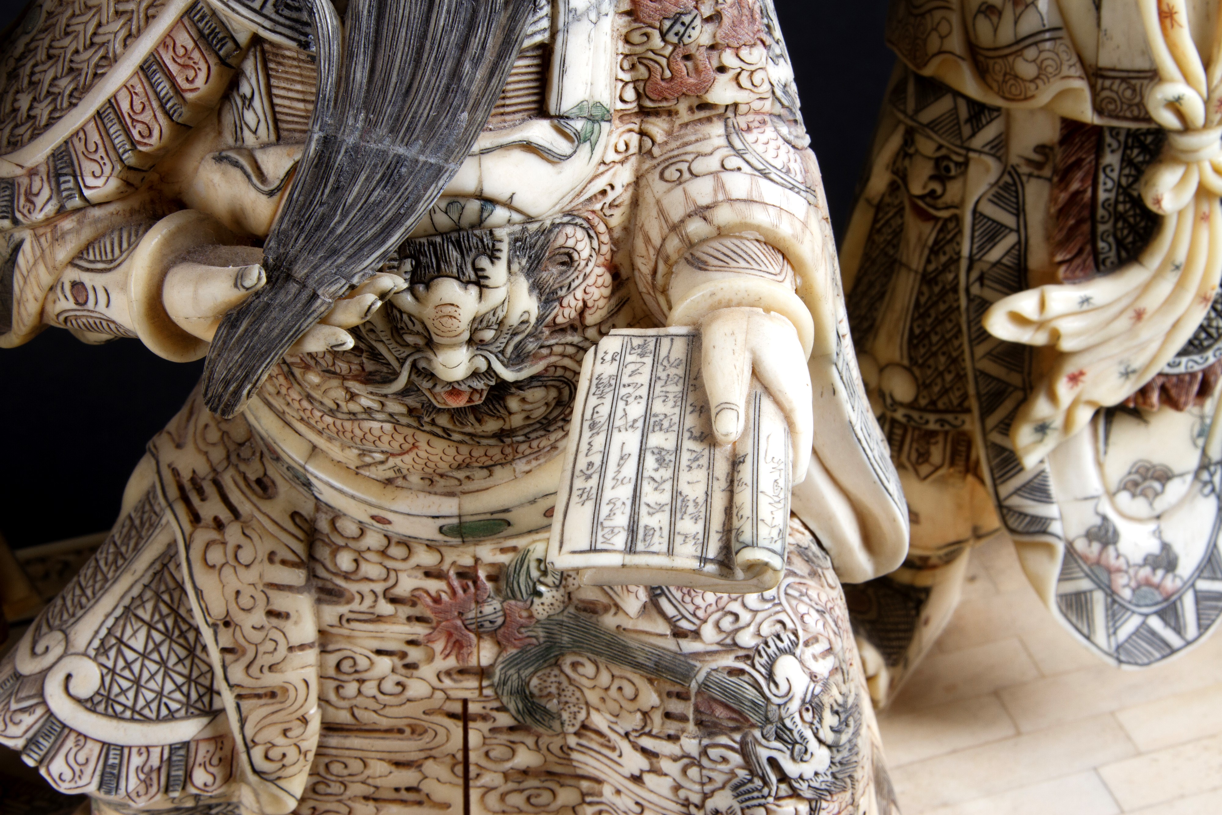 Scultura in osso "SCENA DI CORTE"