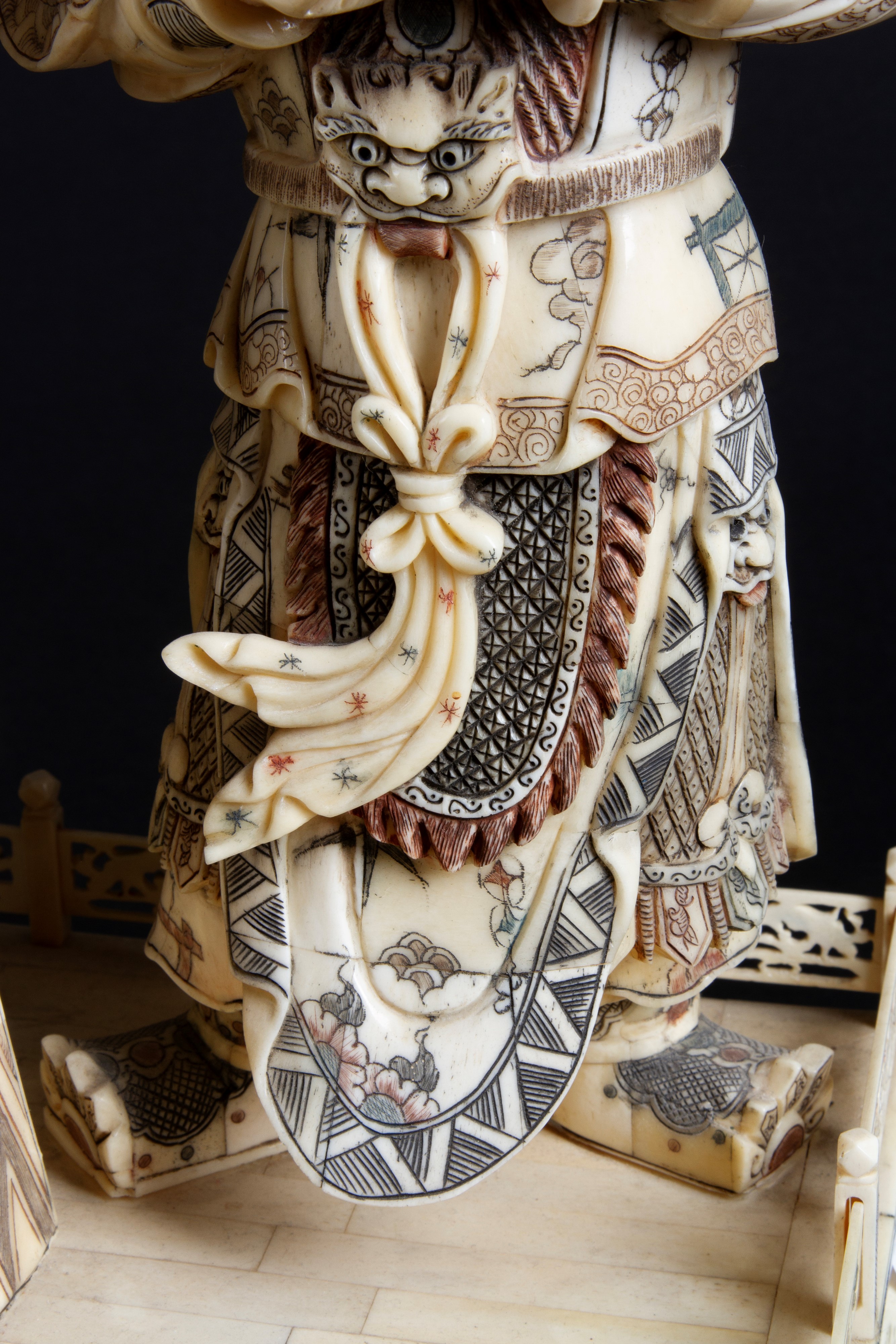 Scultura in osso "SCENA DI CORTE"