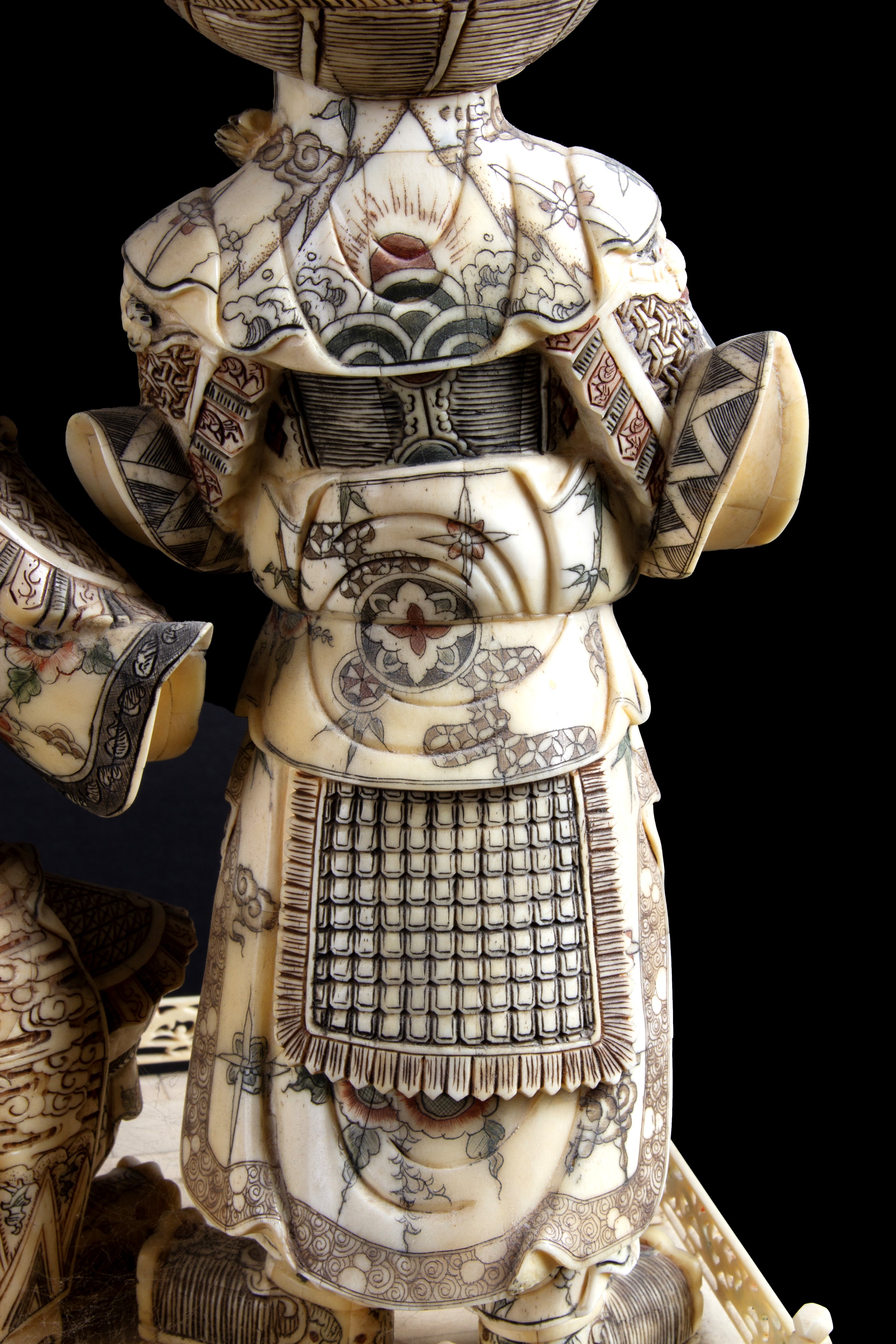 Scultura in osso "SCENA DI CORTE"