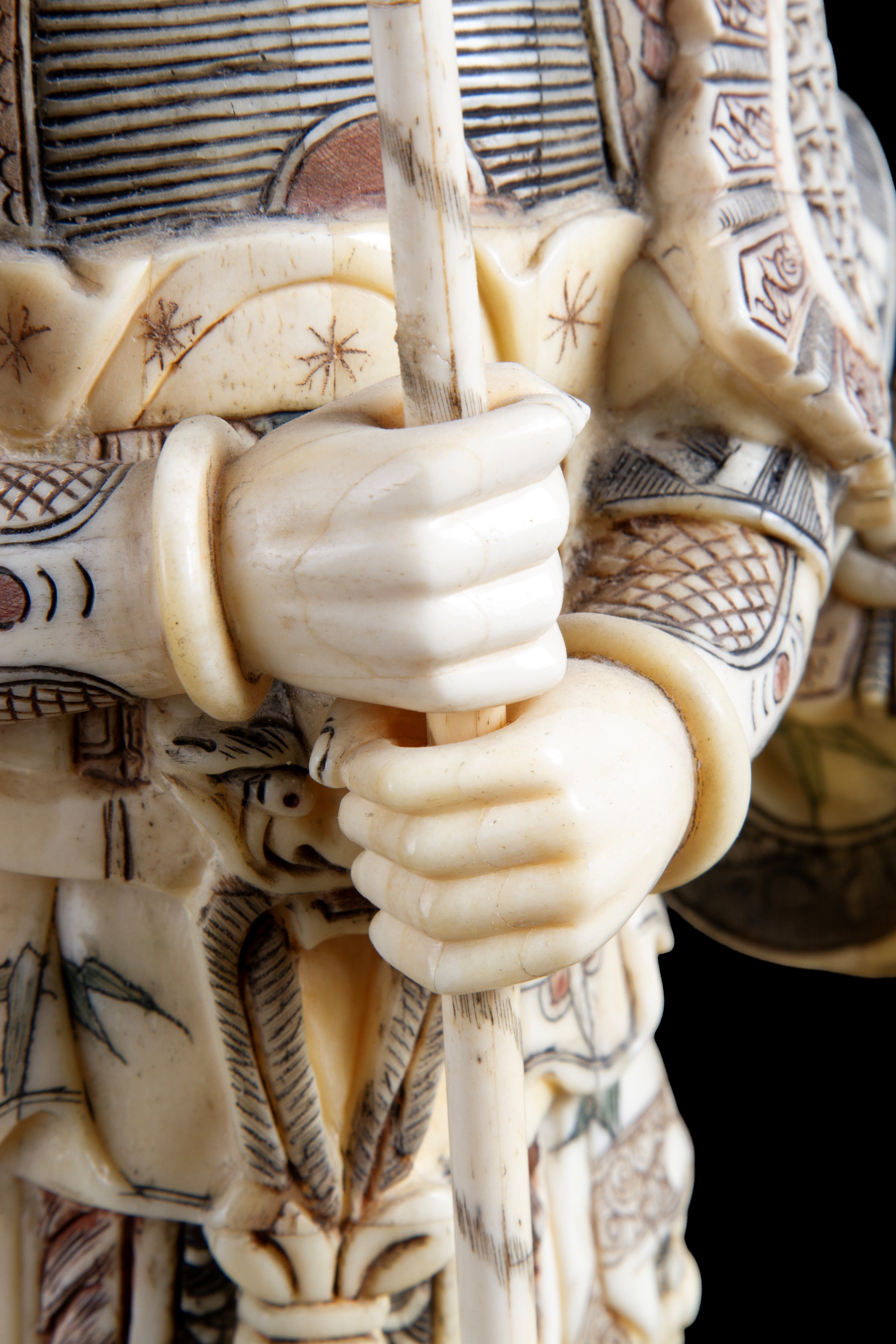 Scultura in osso "SCENA DI CORTE"