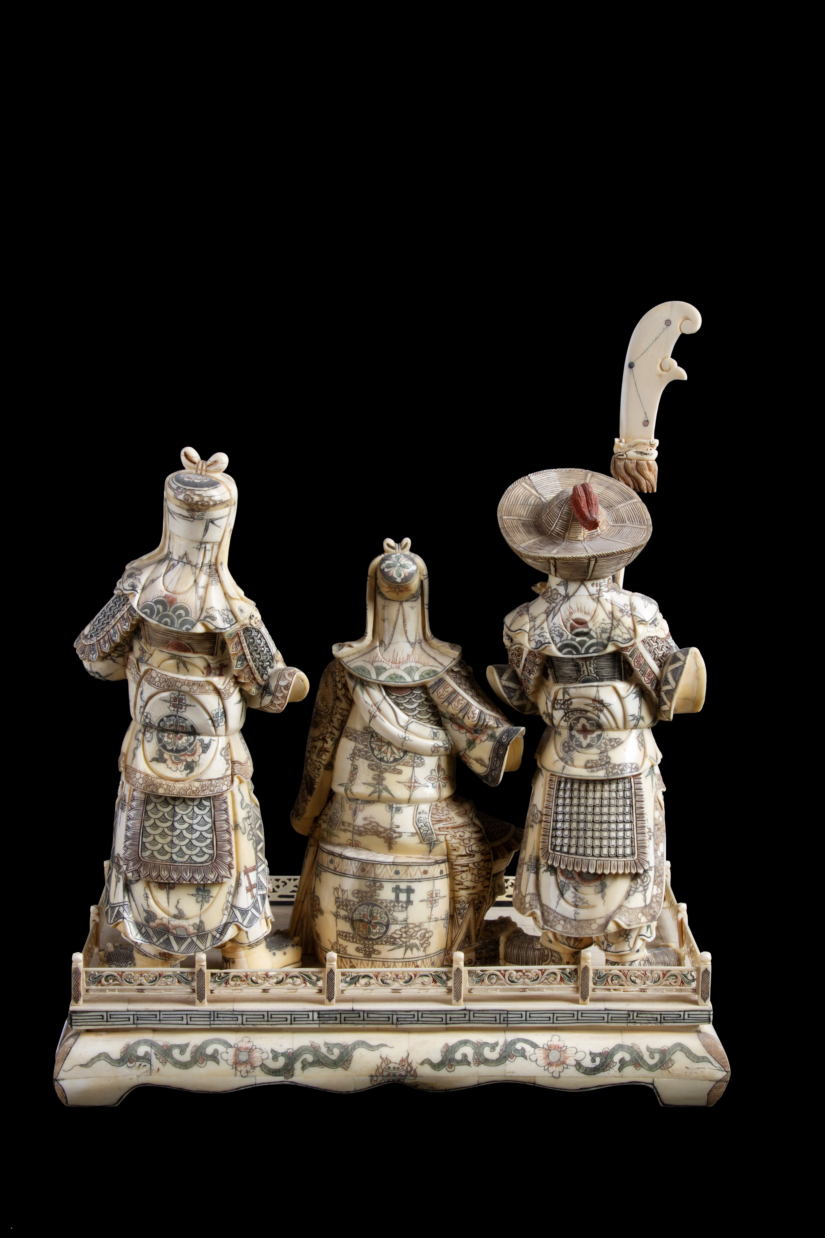 Scultura in osso "SCENA DI CORTE"