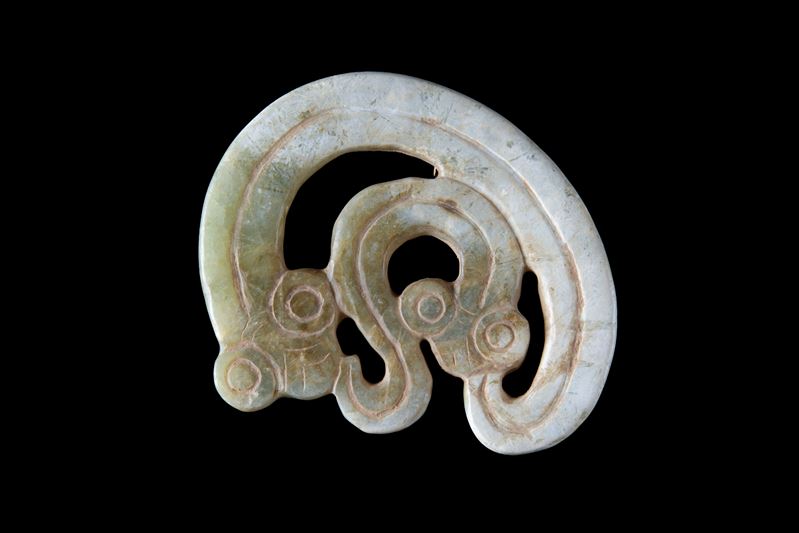 Ciondolo in giada a forma di draghi