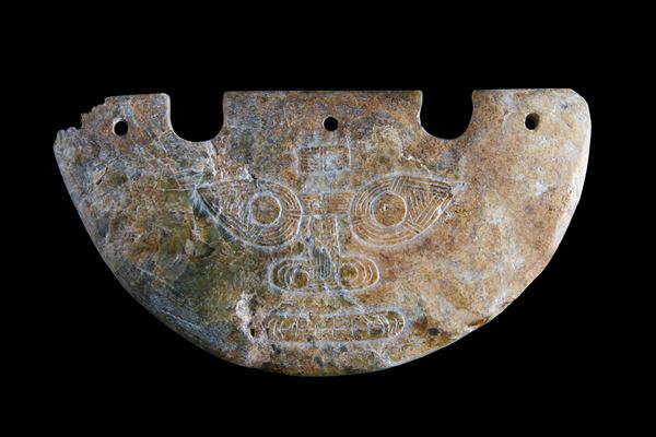 Pendente in giada a forma di maschera