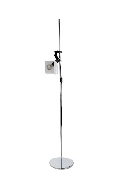 Lampada da terra modello Triedro, metallo cromato, diffusore orientabile
