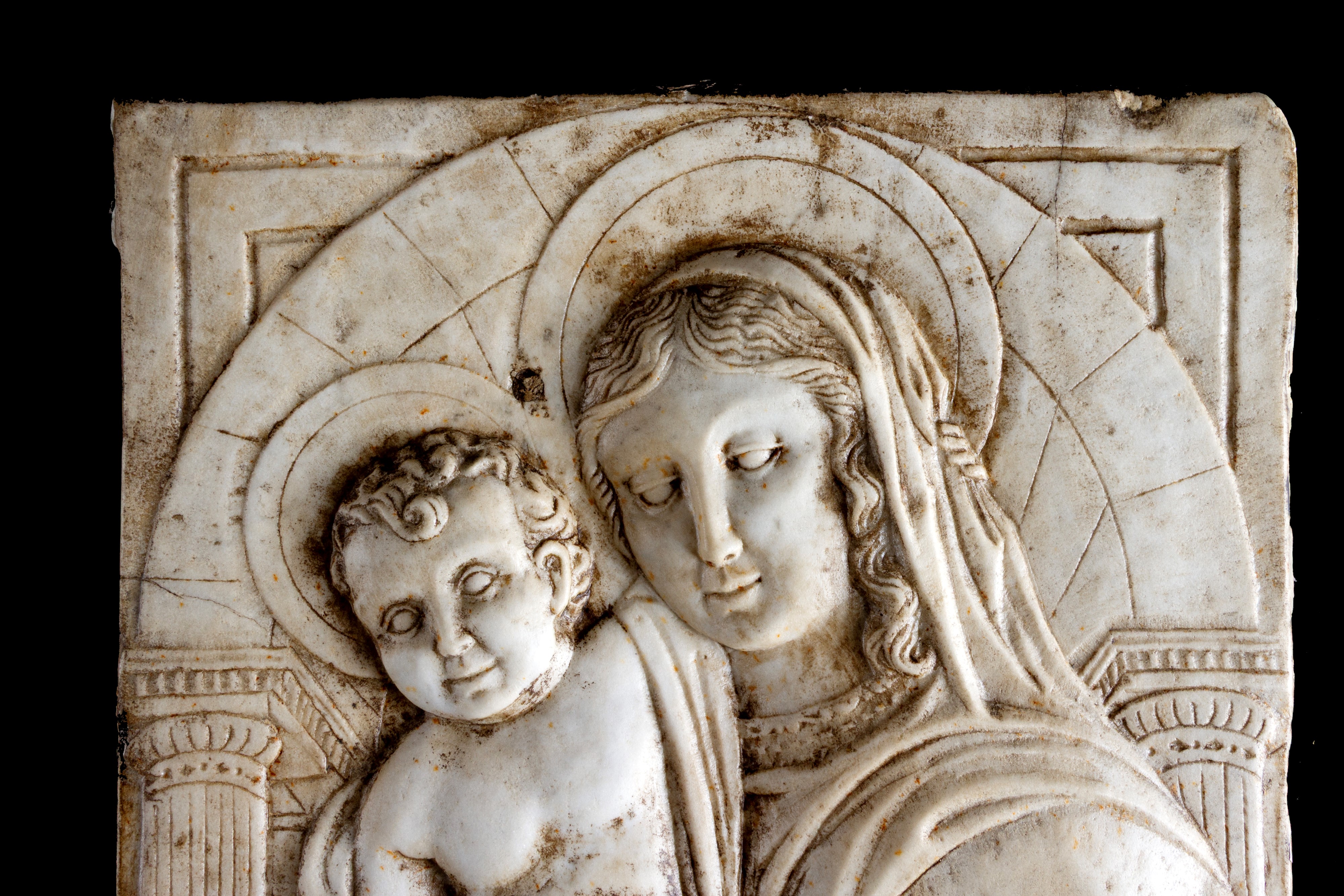 MADONNA CON BAMBINO, placca in marmo XX secolo