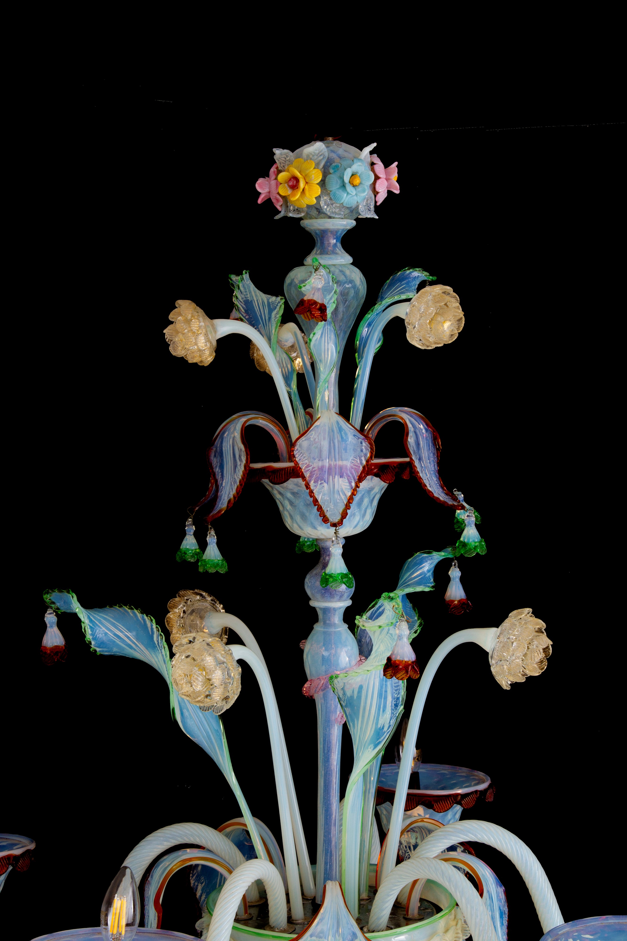 Lampadario in vetro lattimo