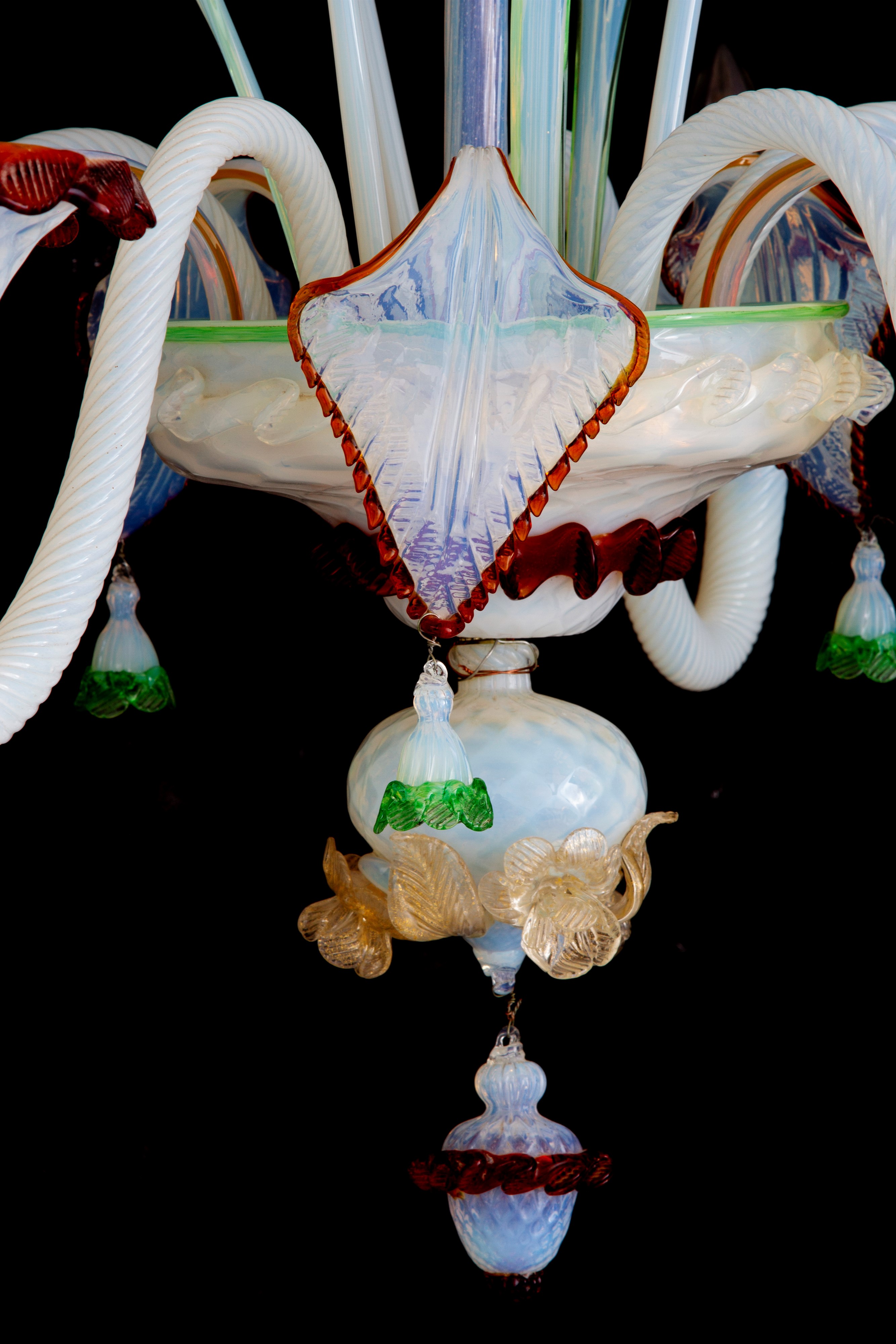 Lampadario in vetro lattimo