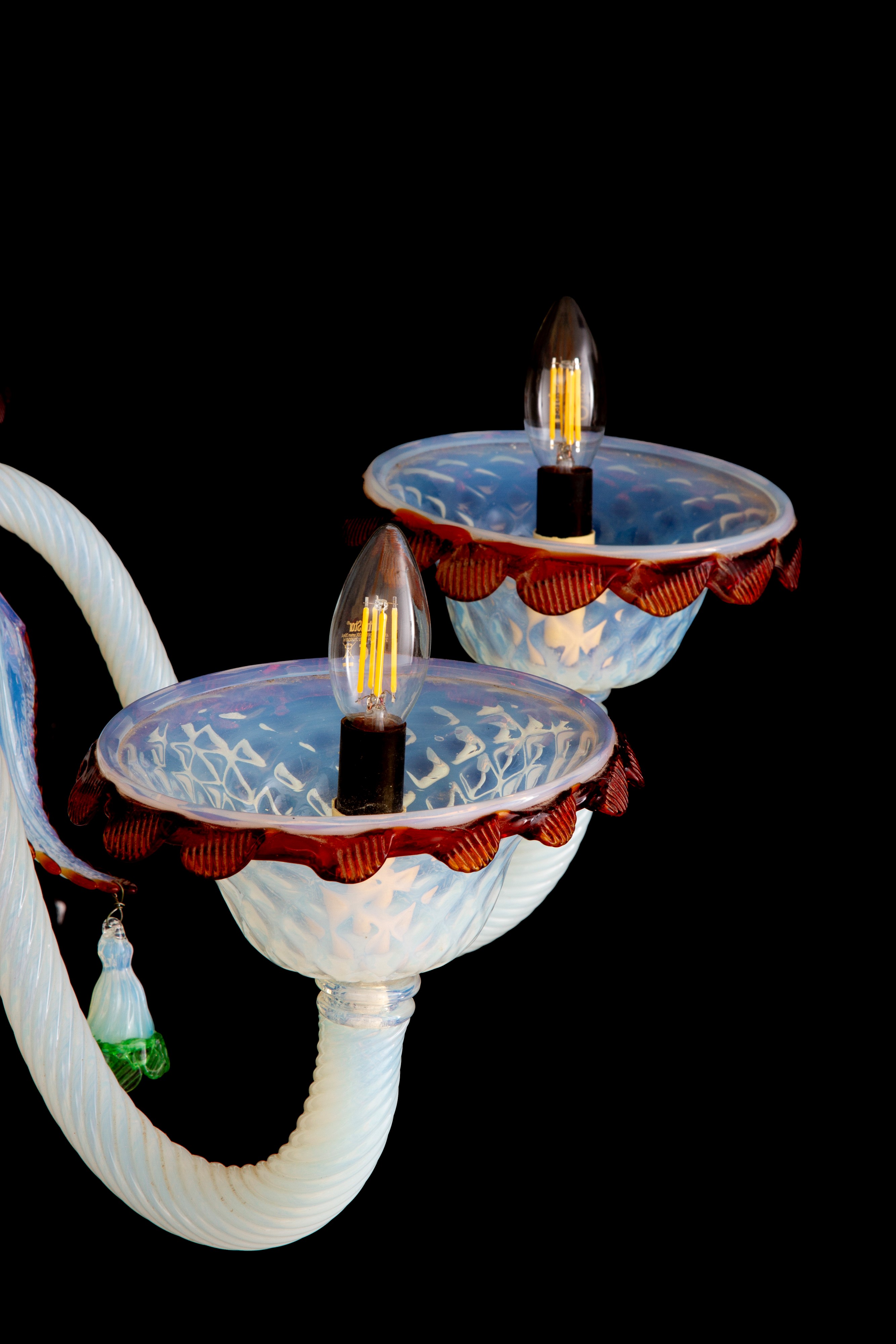 Lampadario in vetro lattimo