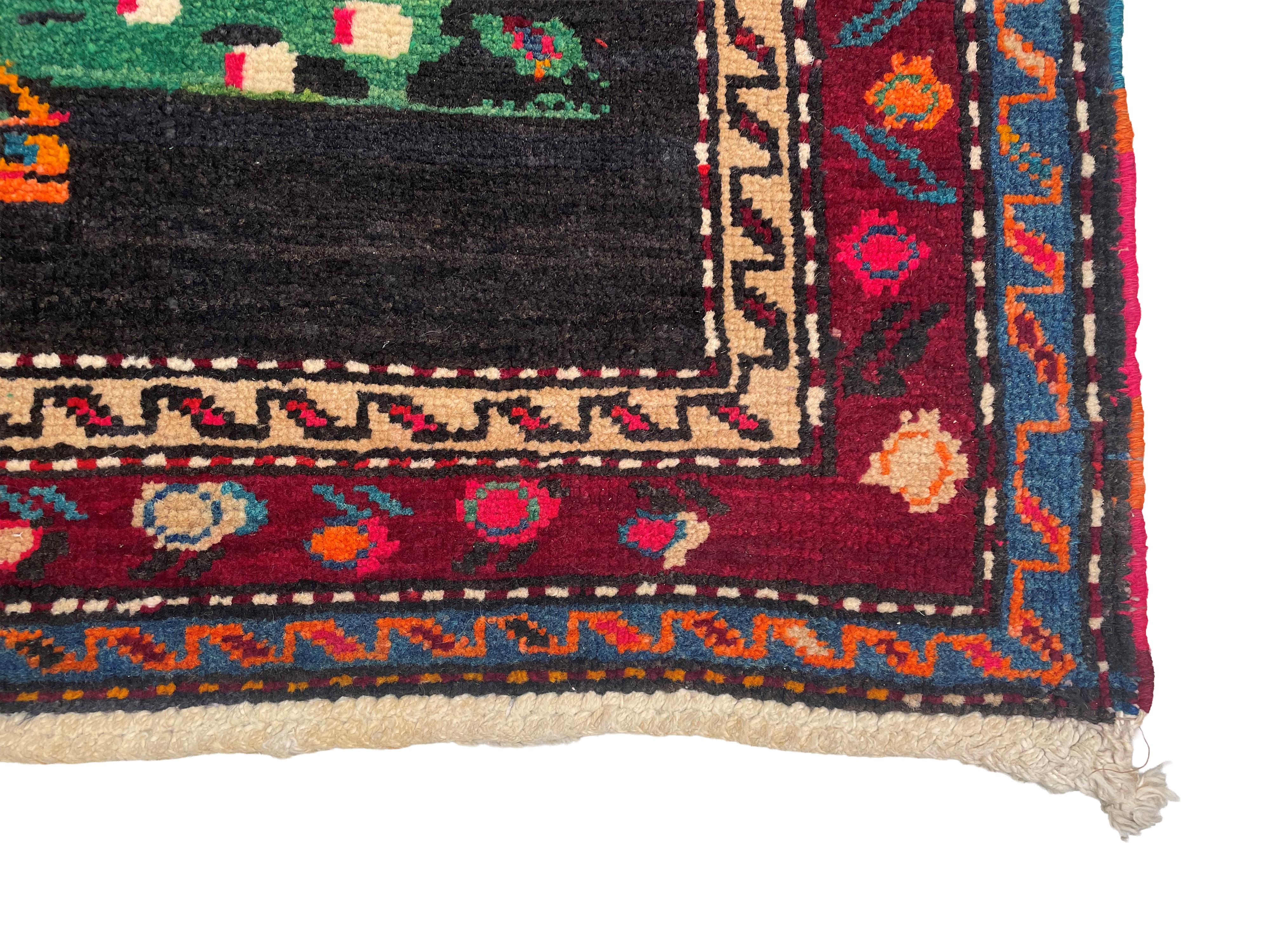 Tappeto Karabagh, Caucaso, Inizio XX secolo, 285x130 cm ca.