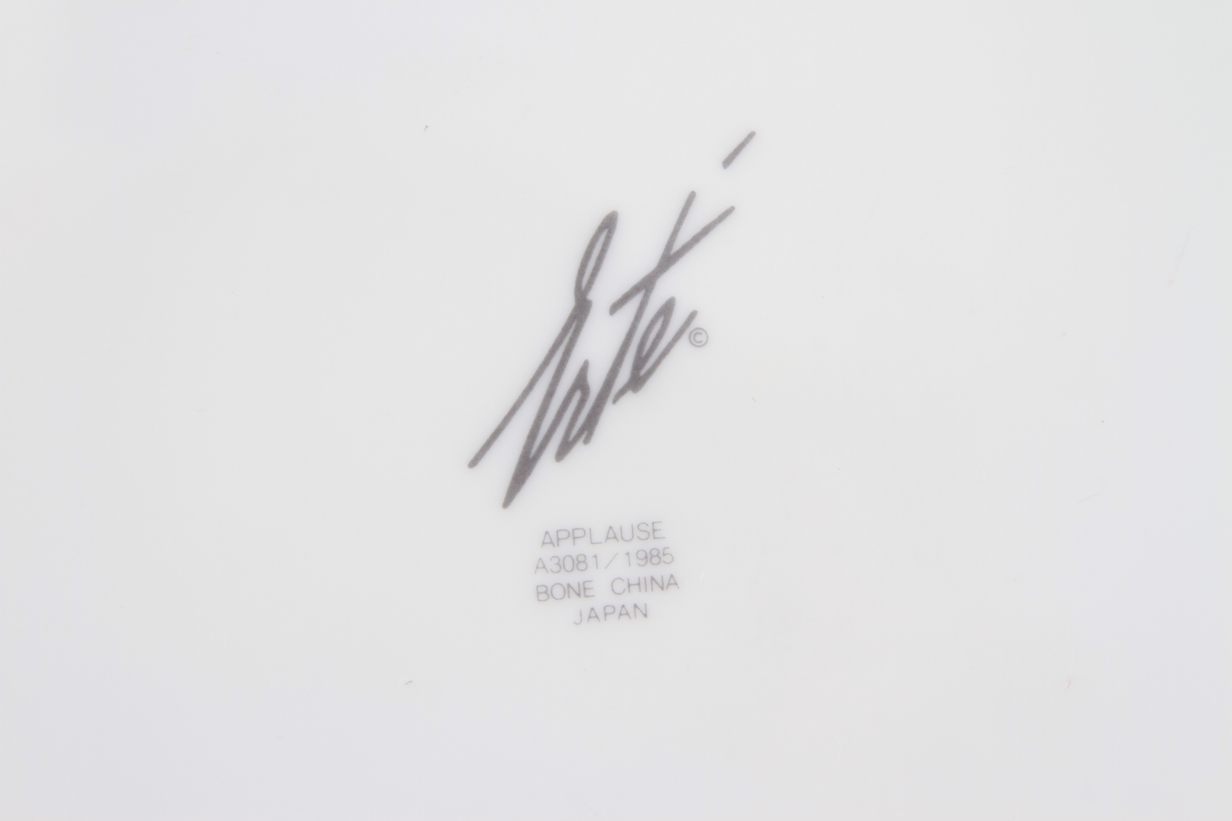 ERTE', Piatto 'APPLAUSE', porcellana Bone China, 1985
