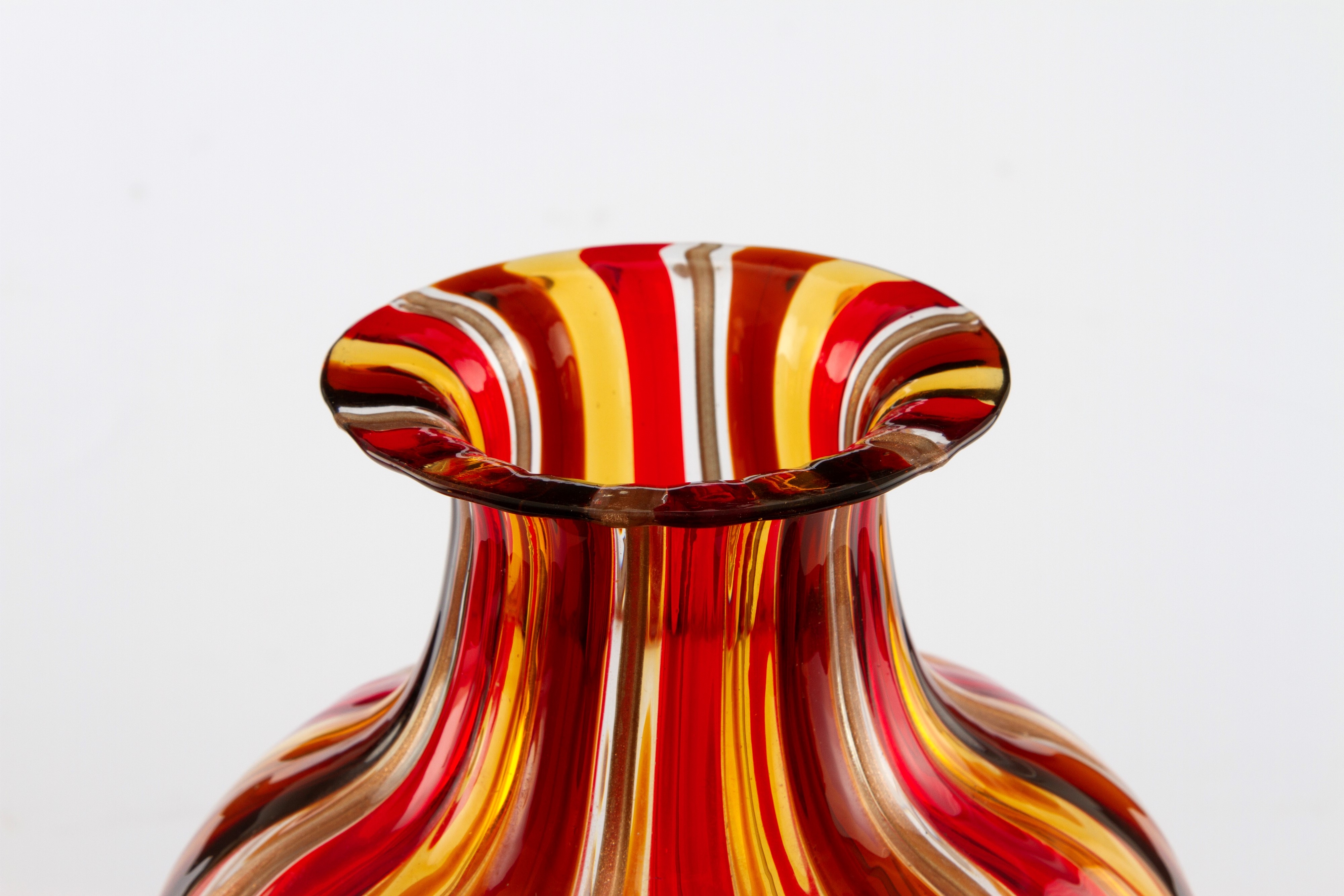 Gabriele Urban - Vaso in vetro striato rosso, giallo e ocra