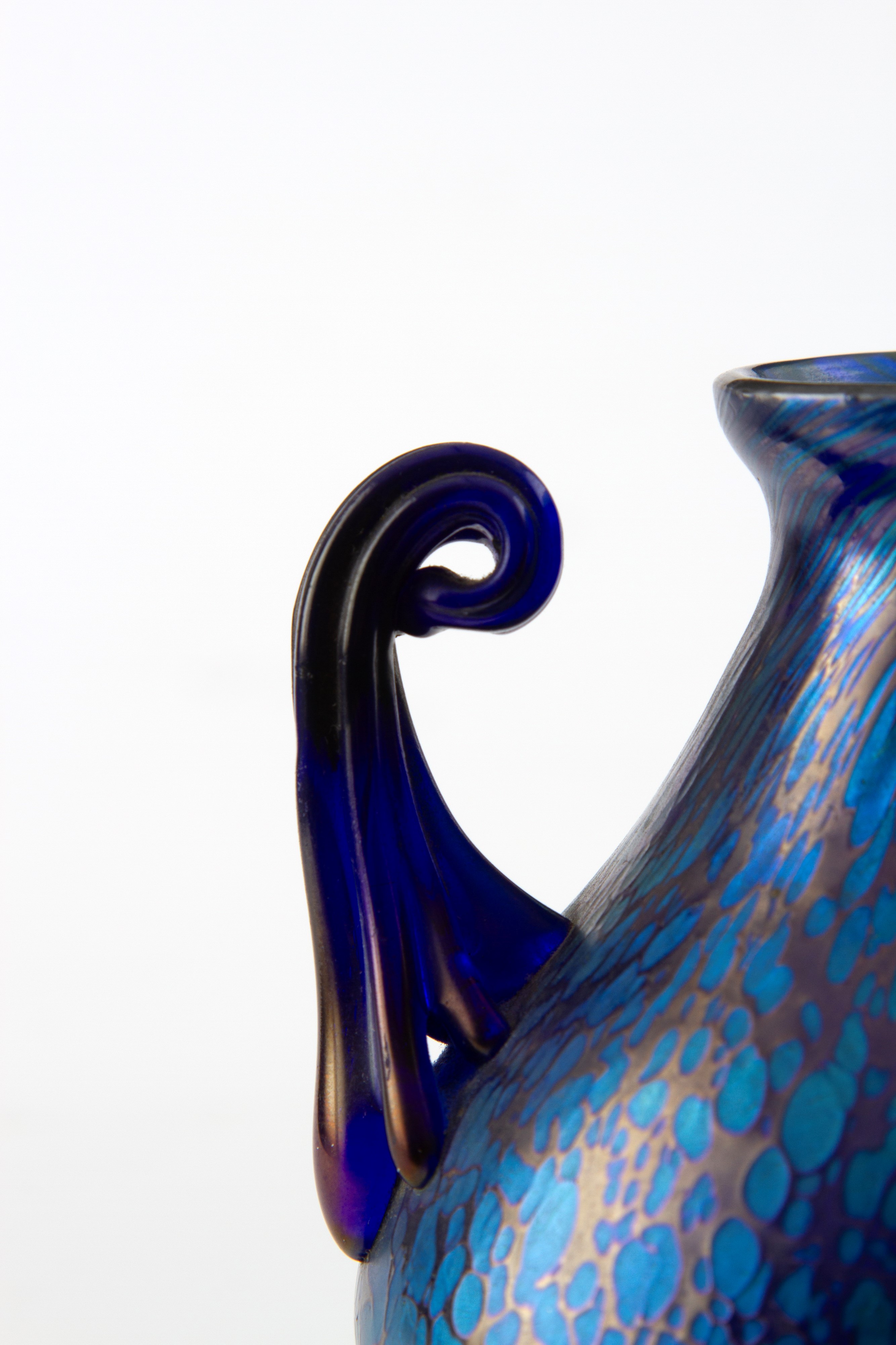 LOETZ, Vaso Papillon in vetro iridescente con manici