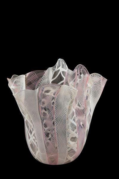 Vaso a fazzoletto, vetro rosa e bianco