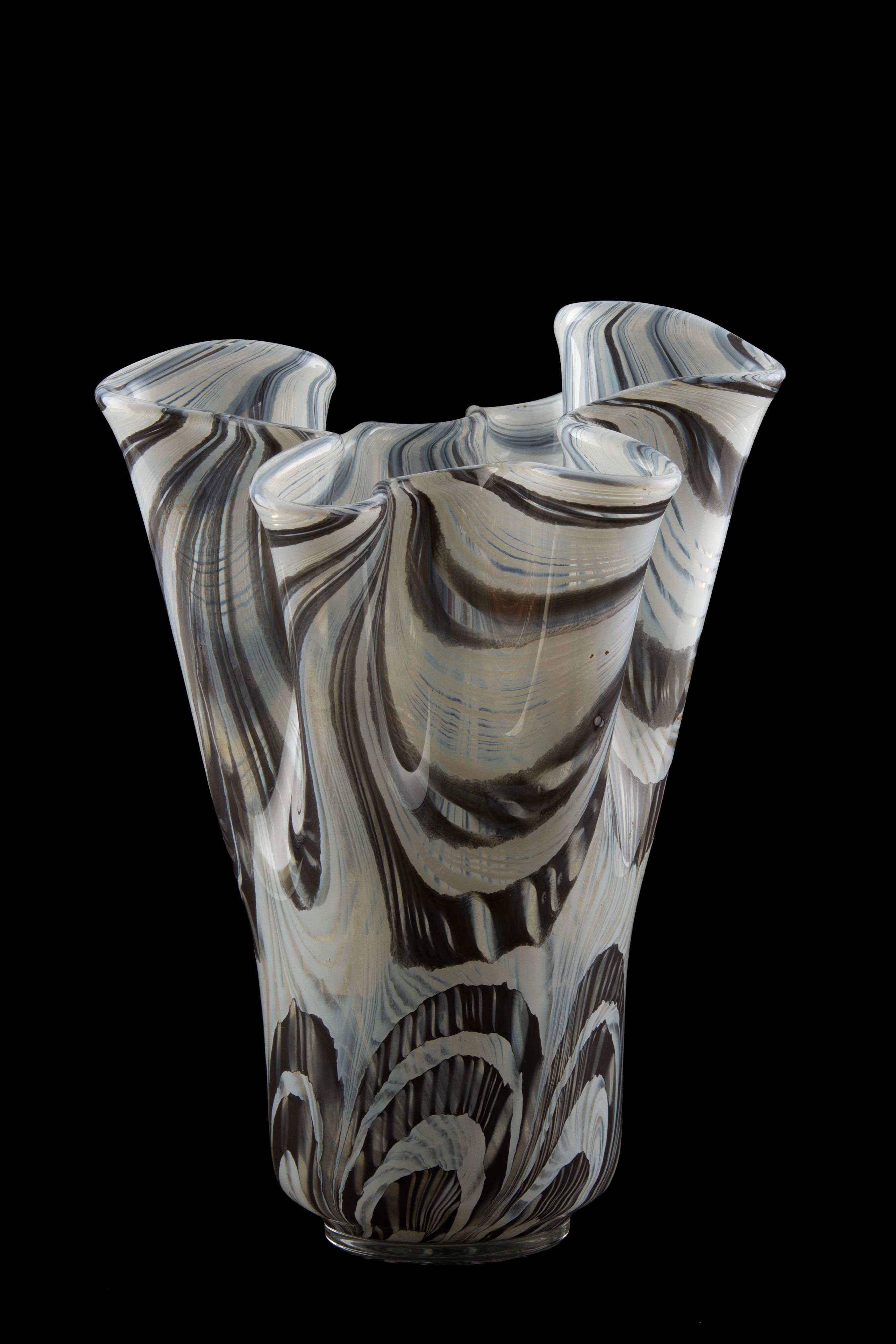 Vaso a fazzoletto in vetro grigio e bianco, altezza 27 cm