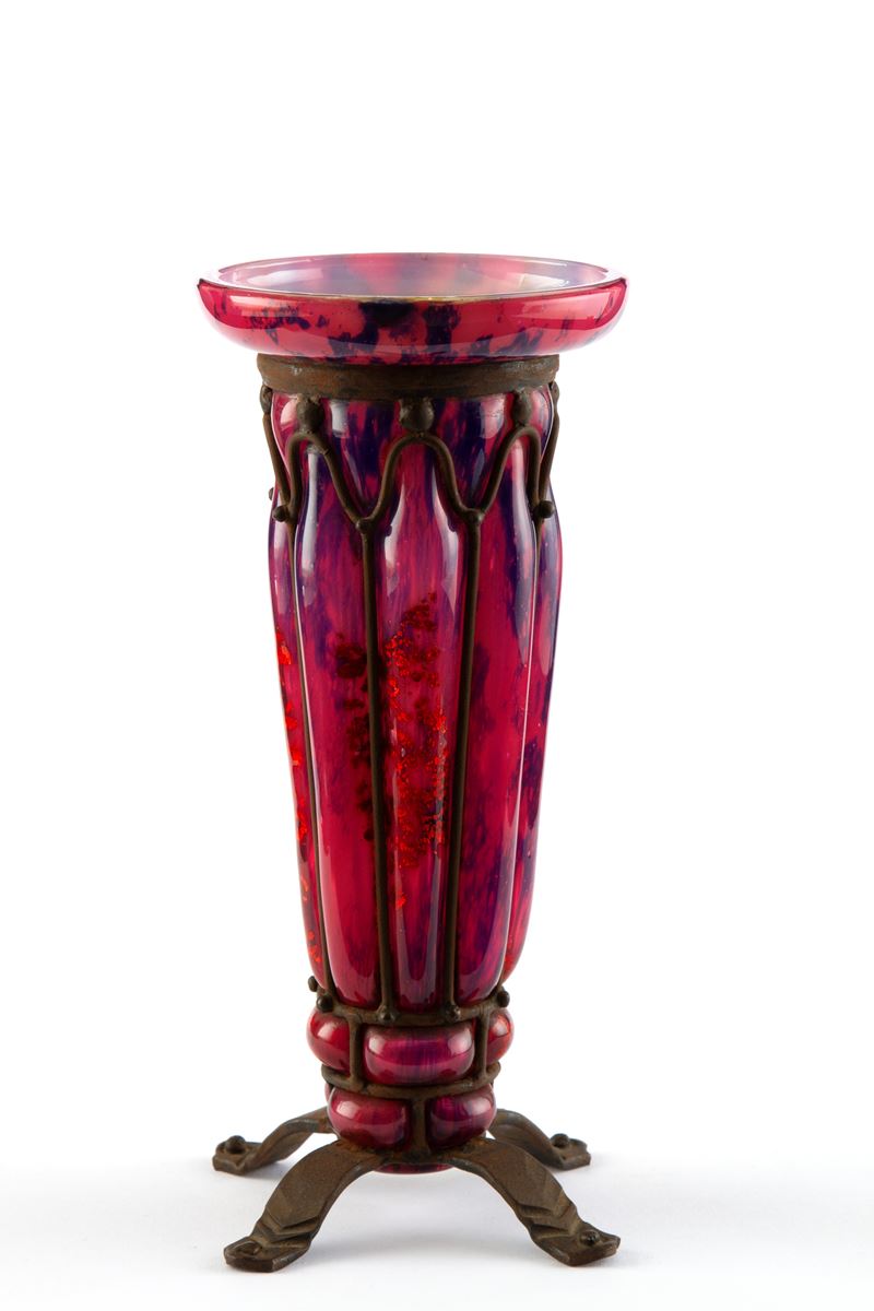 Louis Majorelle - Vaso in vetro incamiciato con armatura in ferro