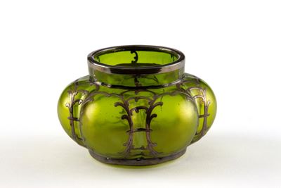 LOETZ, Vaso in vetro iridescente con guarnizioni in argento