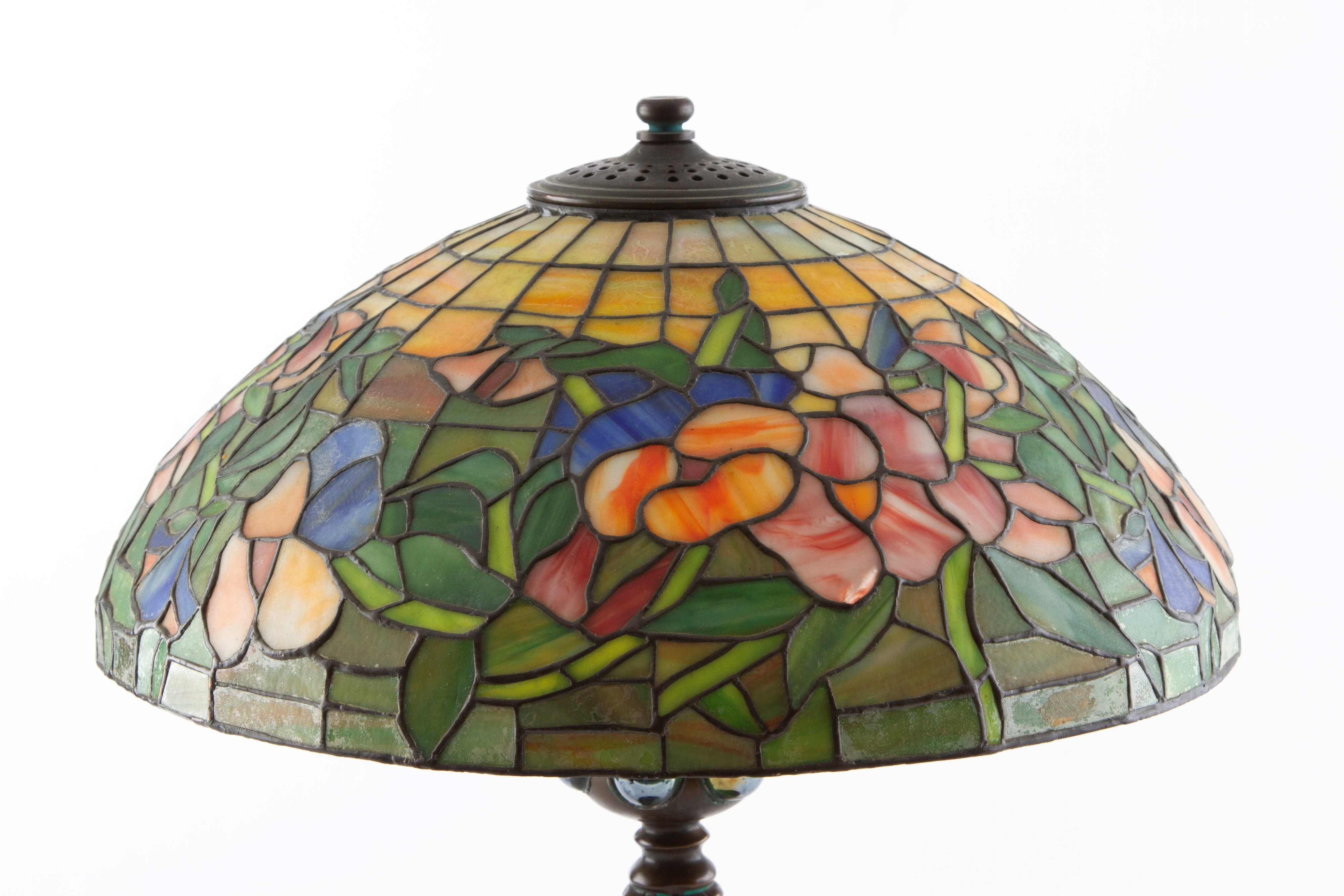Lampada in stile Tiffany, ottone e vetro cloisonné, 47x40 cm