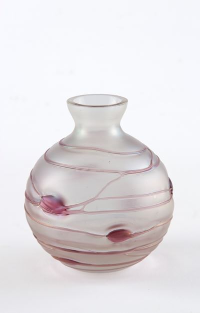 VON POSCHINGER, Vaso in vetro con decori a rilievo