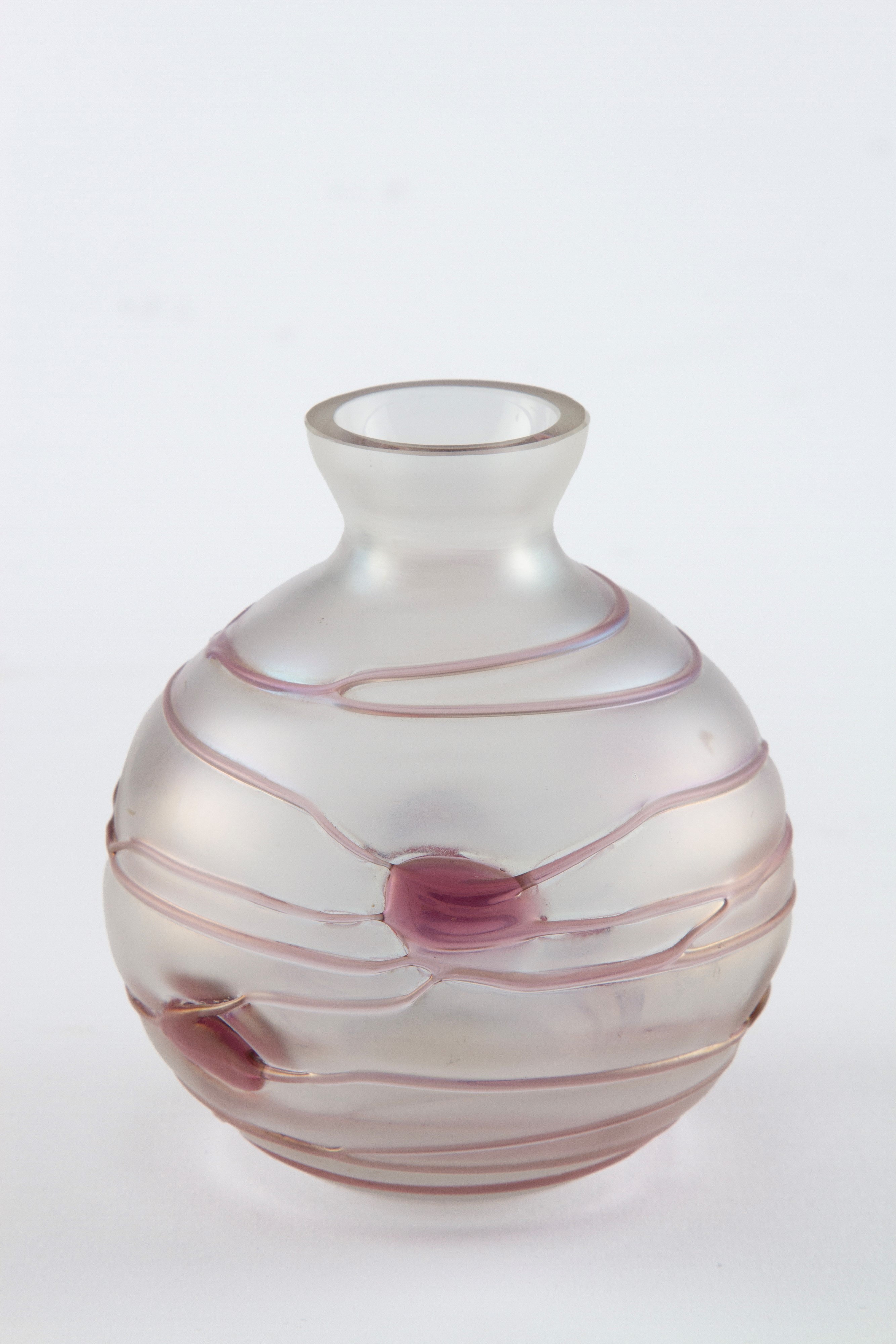 VON POSCHINGER, Vaso in vetro con decori a rilievo