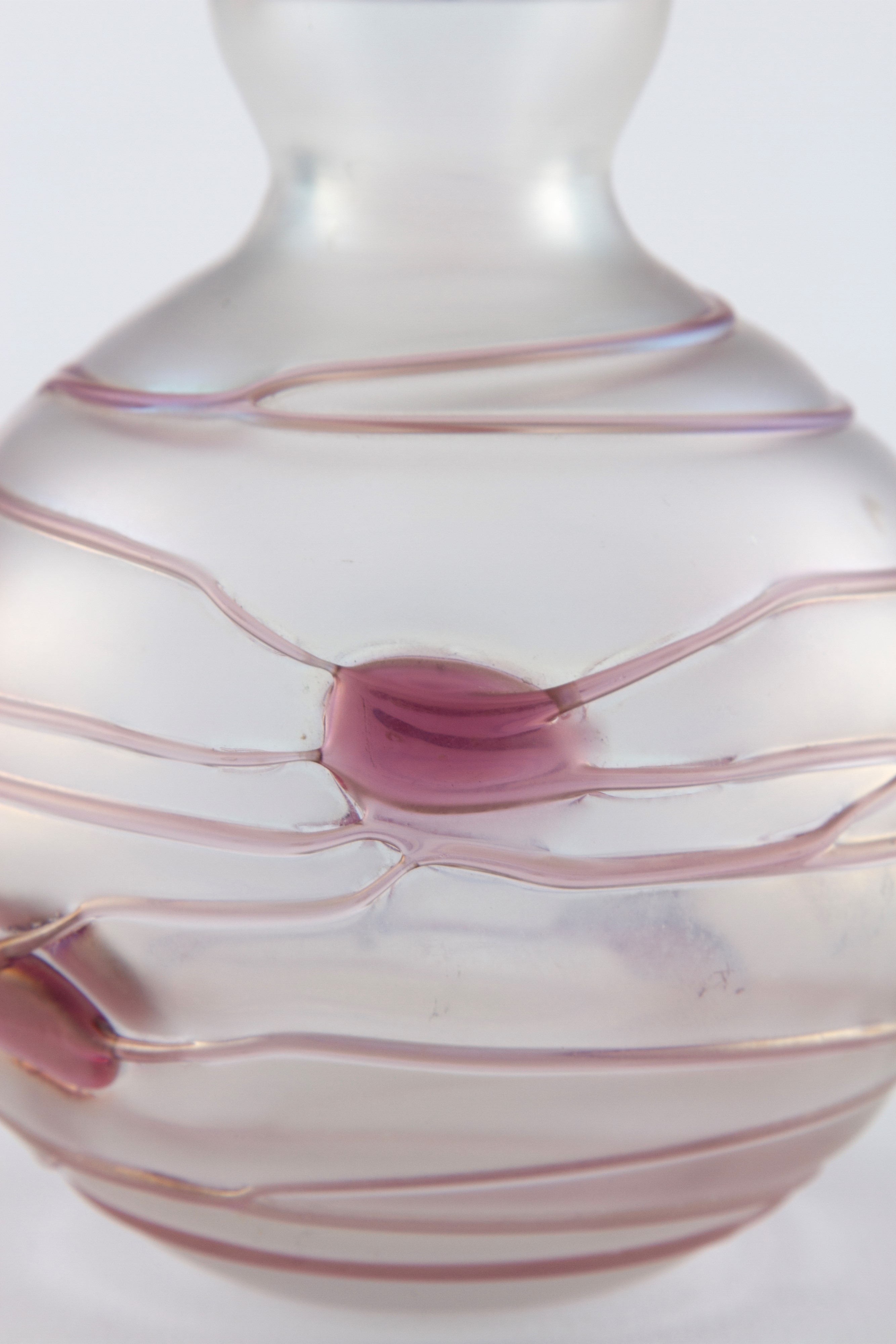 VON POSCHINGER, Vaso in vetro con decori a rilievo