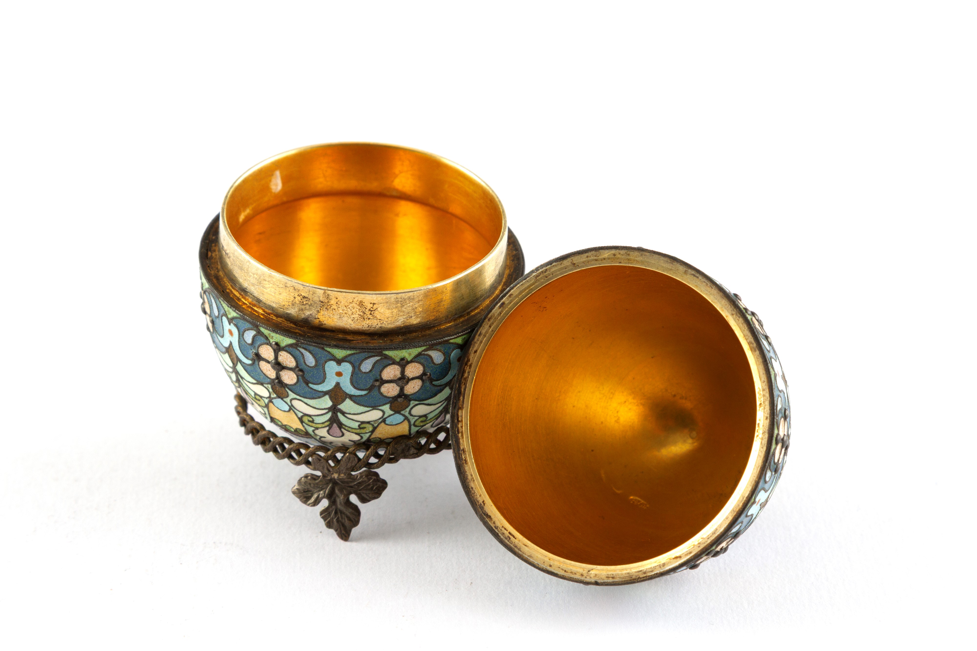 Uovo in argento con smalti