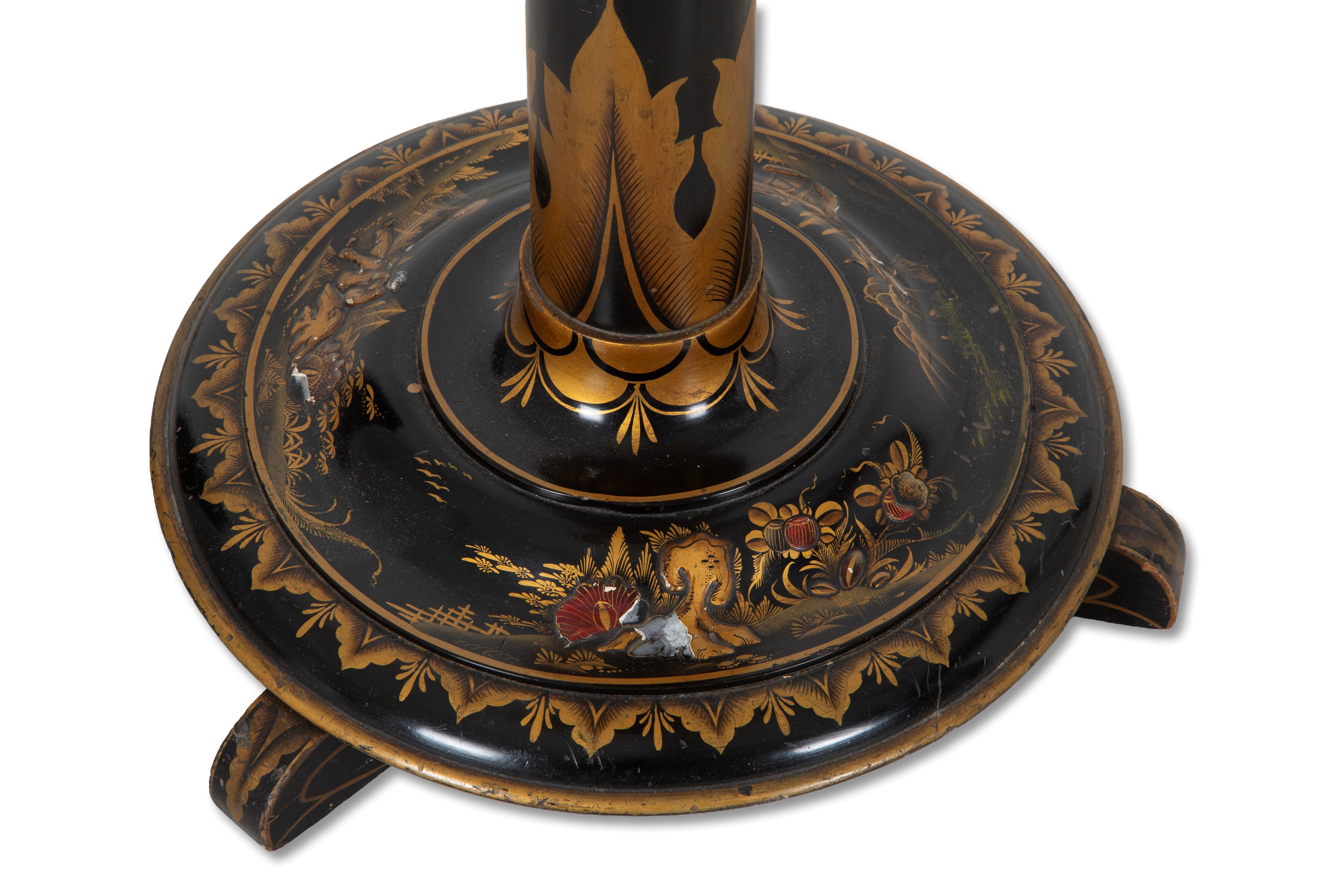 Piantana decorata a chinoiserie con drago, legno laccato