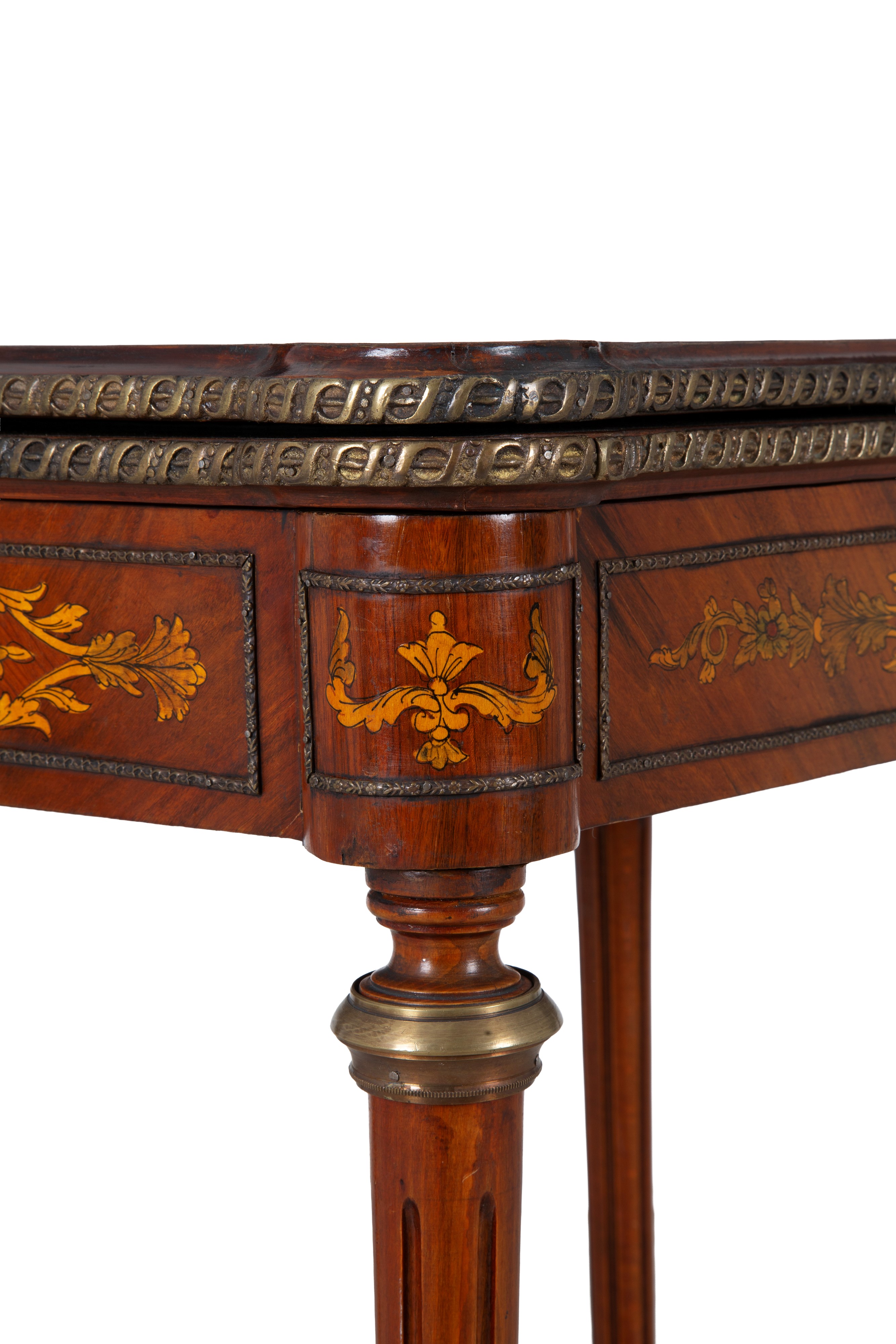 Tavolino da gioco, legno lastronato e intarsiato con guarnizioni in bronzo dorato, Inizi XX secol...