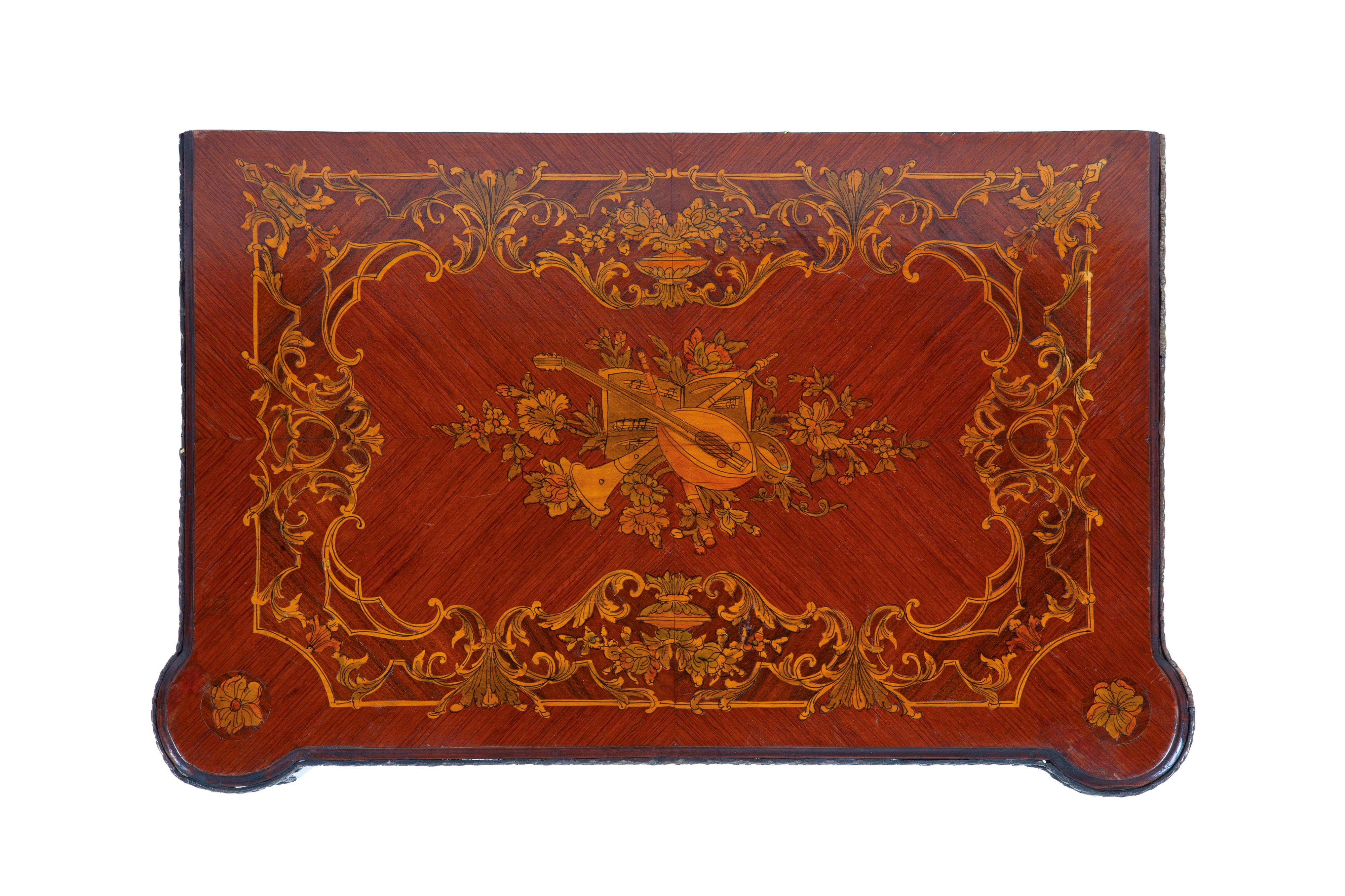 Tavolino da gioco, legno lastronato e intarsiato con guarnizioni in bronzo dorato, Inizi XX secol...