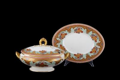 WM FAIRBAIRNS & SONS, Zuppiera con vassoio in porcellana decorata con oro zecchino