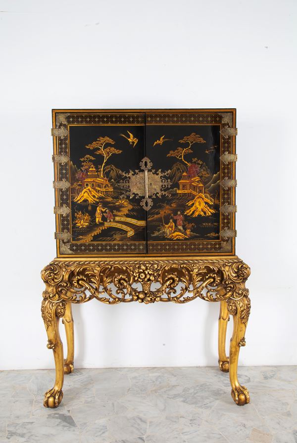 Cabinet in legno e lacca giapponese