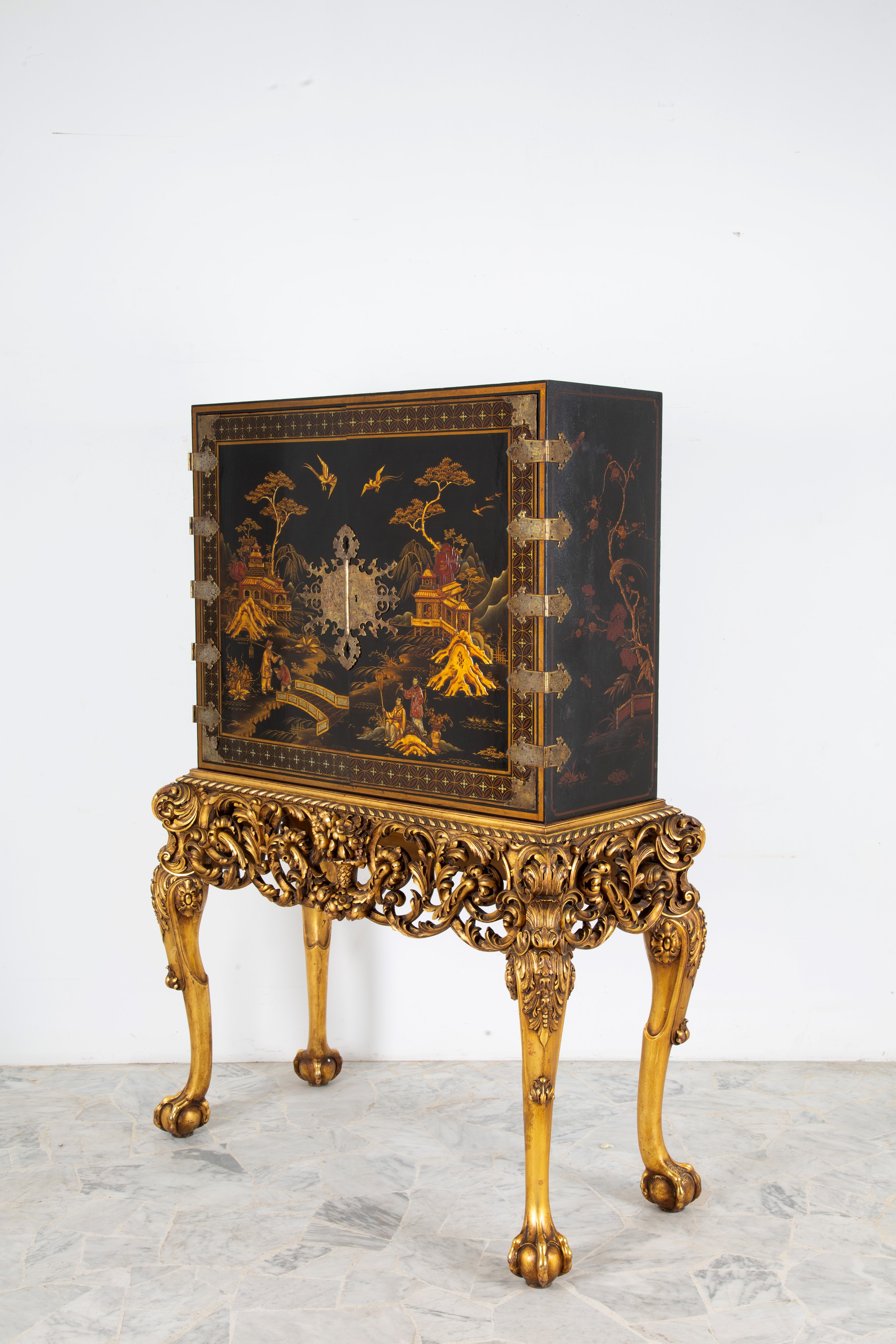 Cabinet in legno e lacca giapponese, XIX secolo