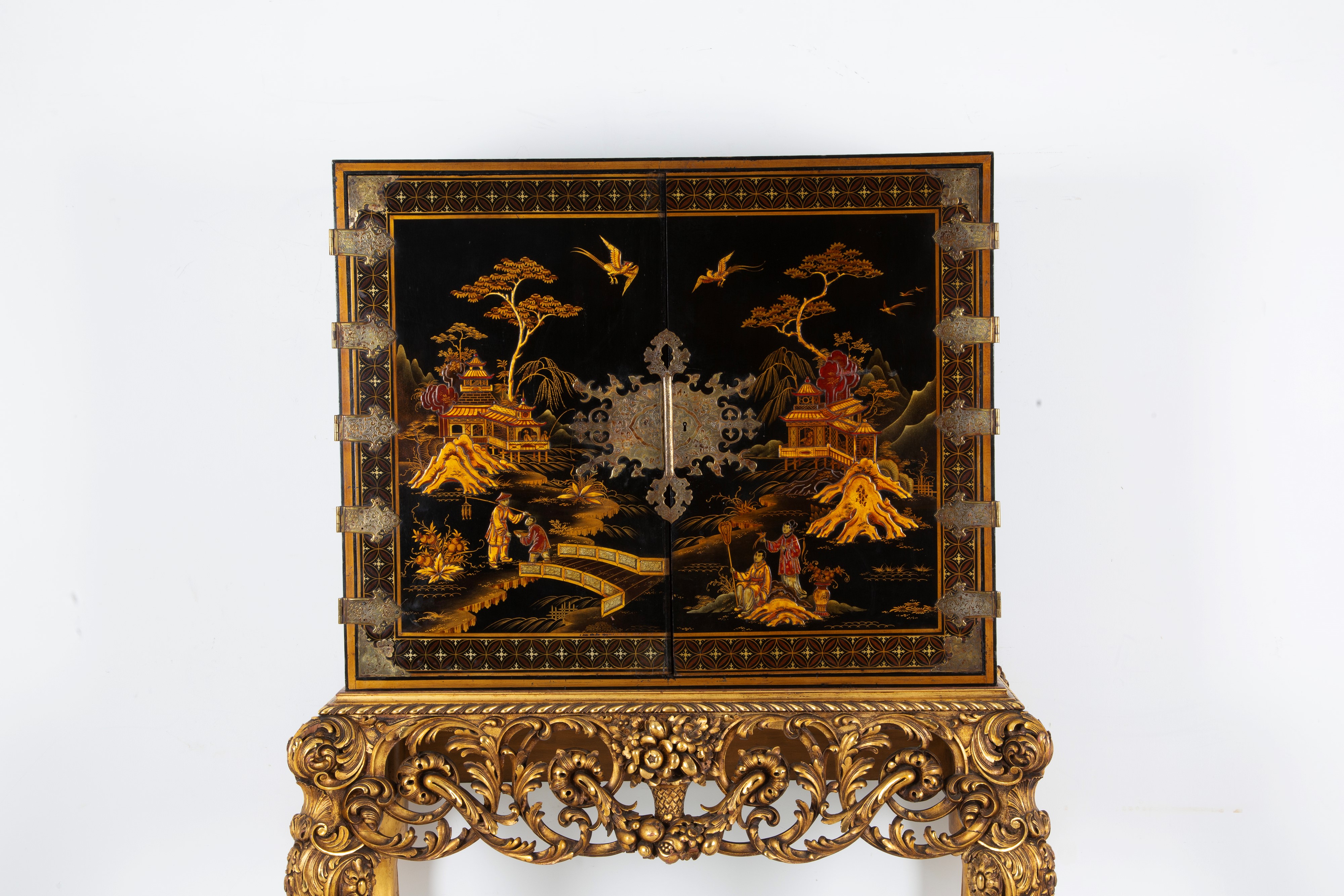 Cabinet in legno e lacca giapponese, XIX secolo