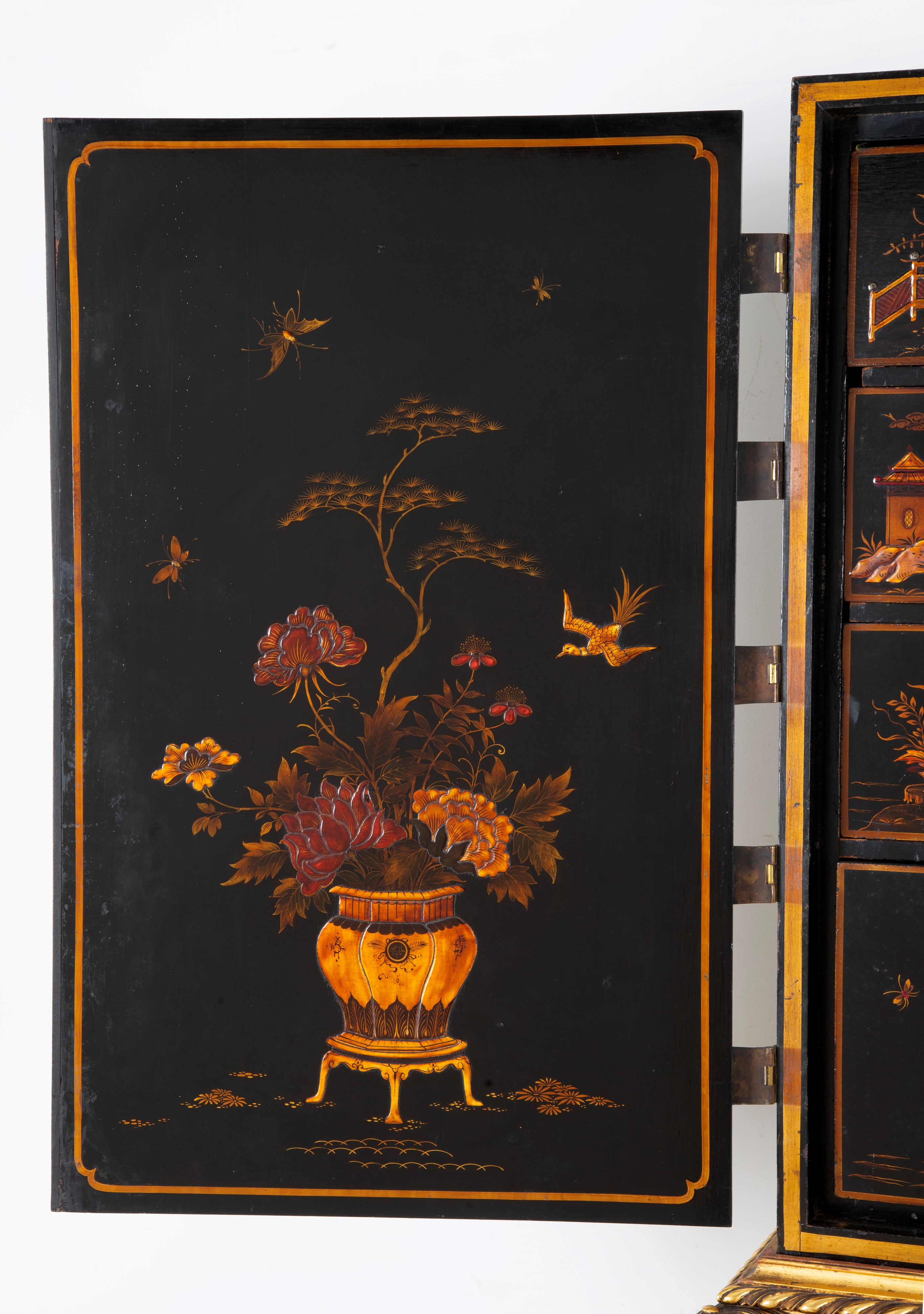 Cabinet in legno e lacca giapponese, XIX secolo
