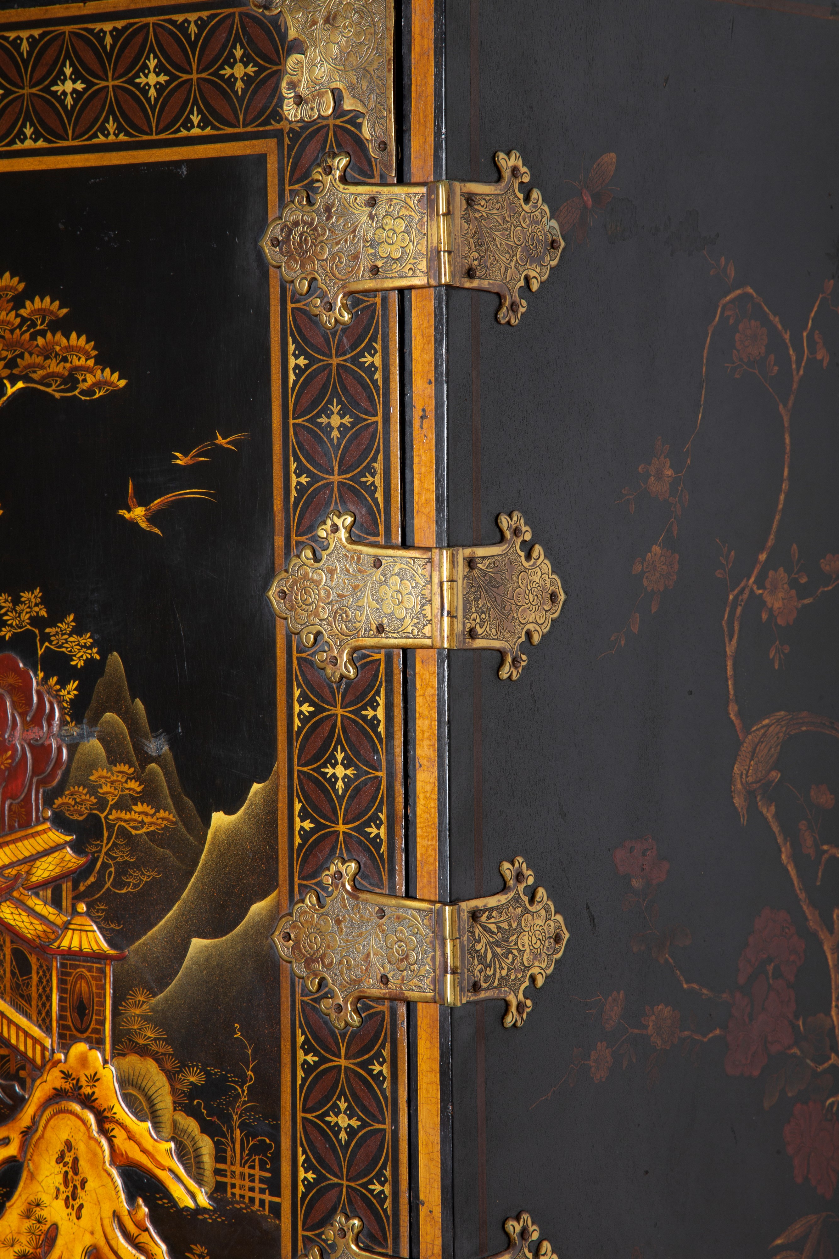 Cabinet in legno e lacca giapponese, XIX secolo