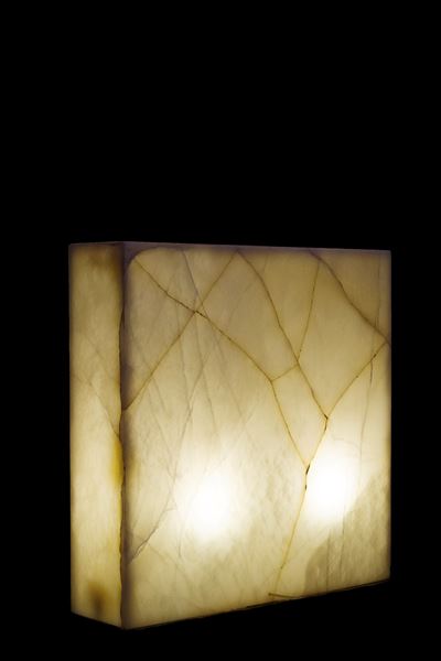 Lampada in alabastro, forma parallelepipeda, XX secolo