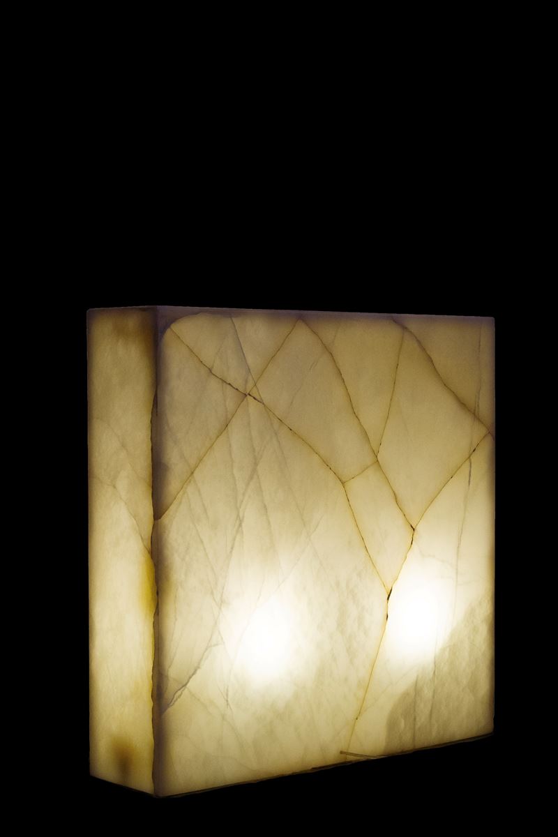 Lampada in alabastro, forma parallelepipeda, XX secolo
