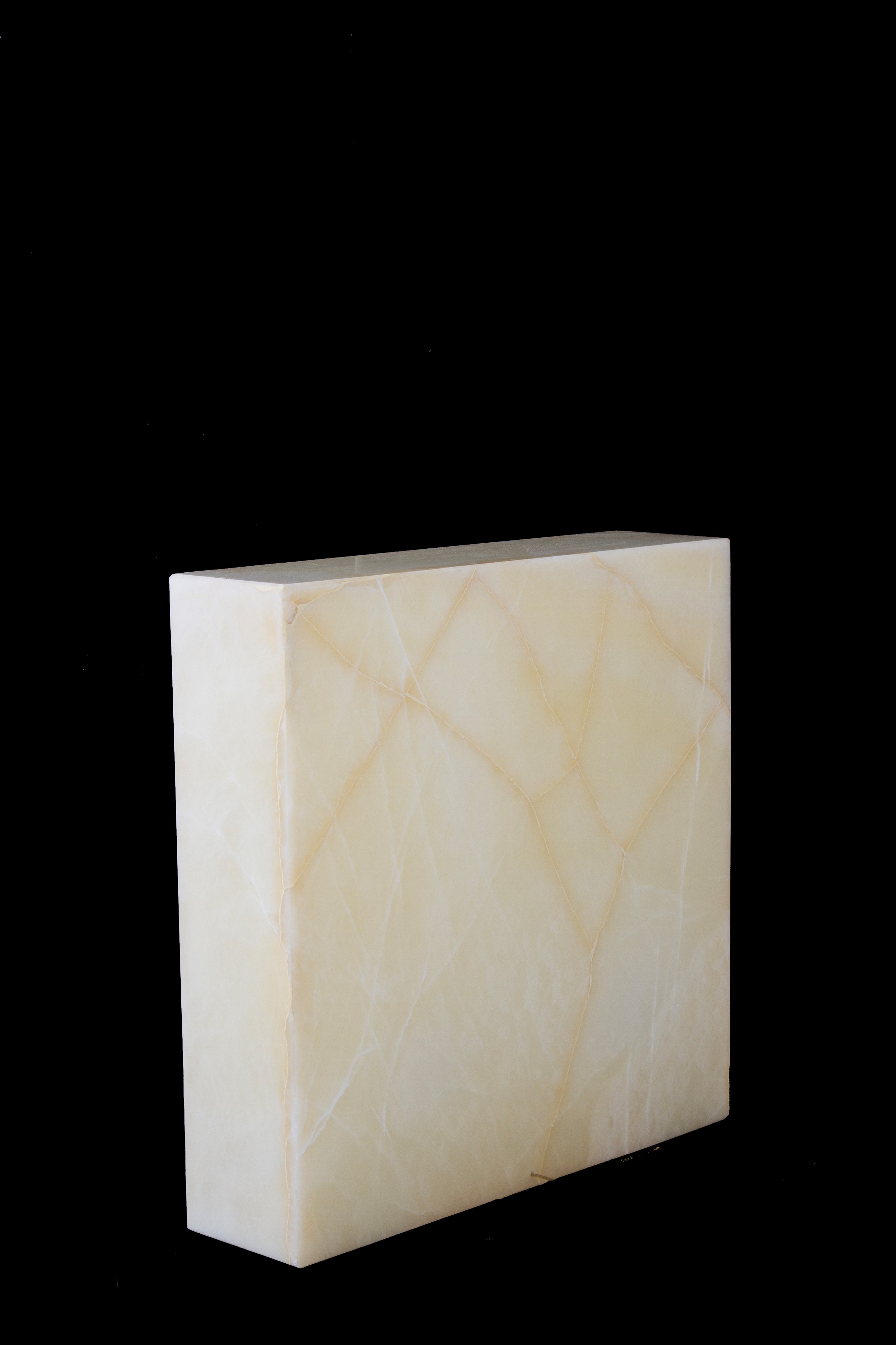 Lampada in alabastro, forma parallelepipeda, XX secolo