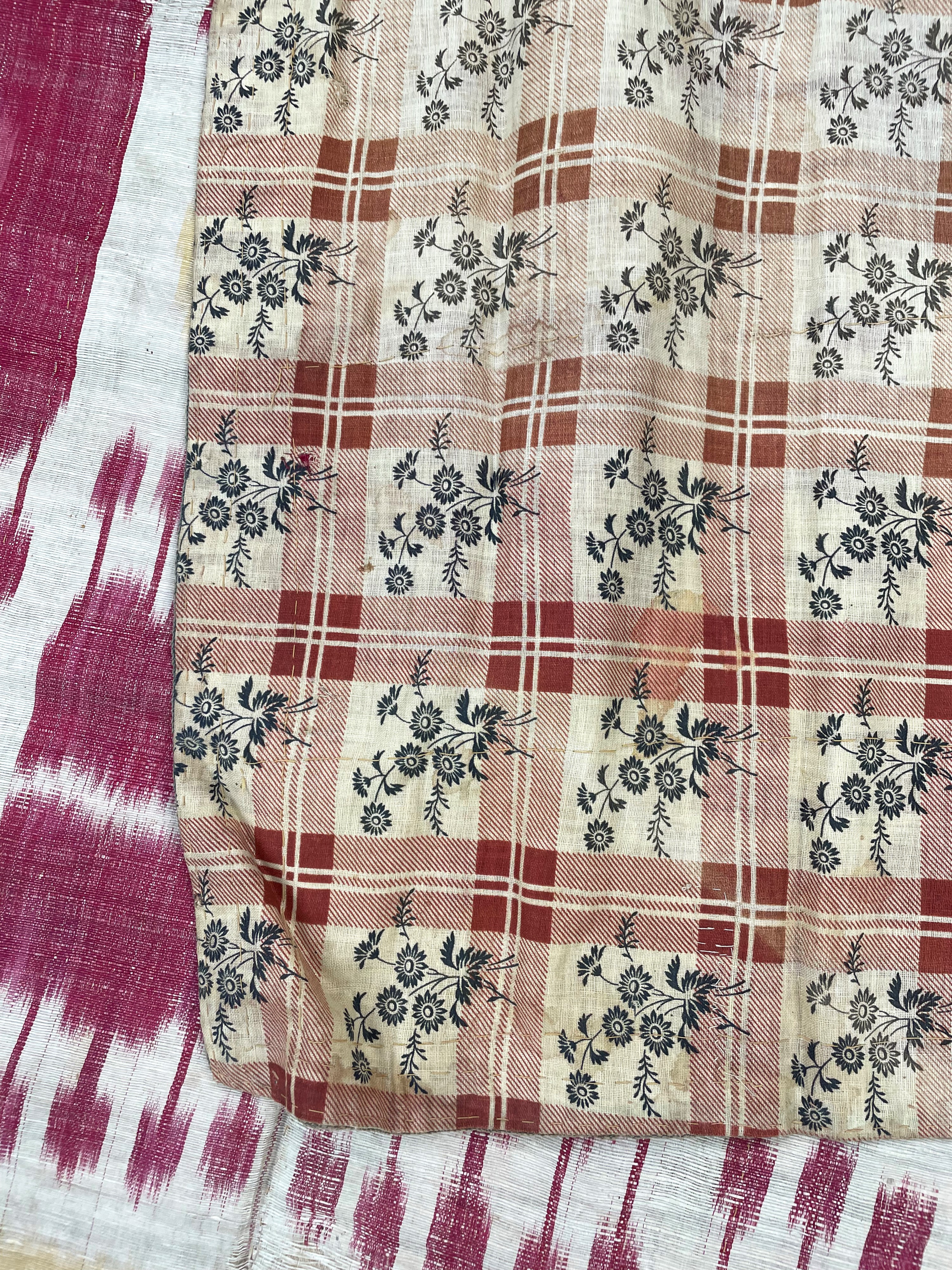 Tessuto Ikat disegno a melograni in seta. Uzbekistan