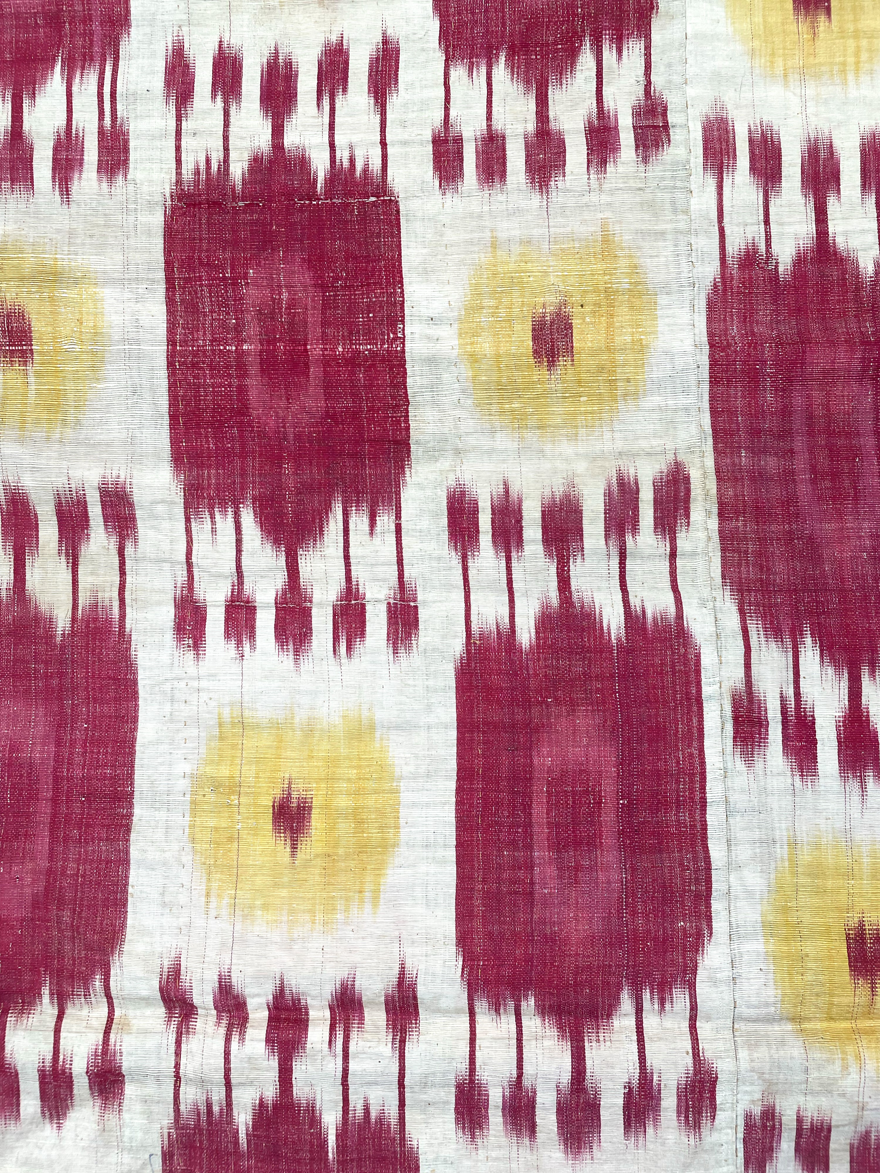 Tessuto Ikat disegno a melograni in seta. Uzbekistan