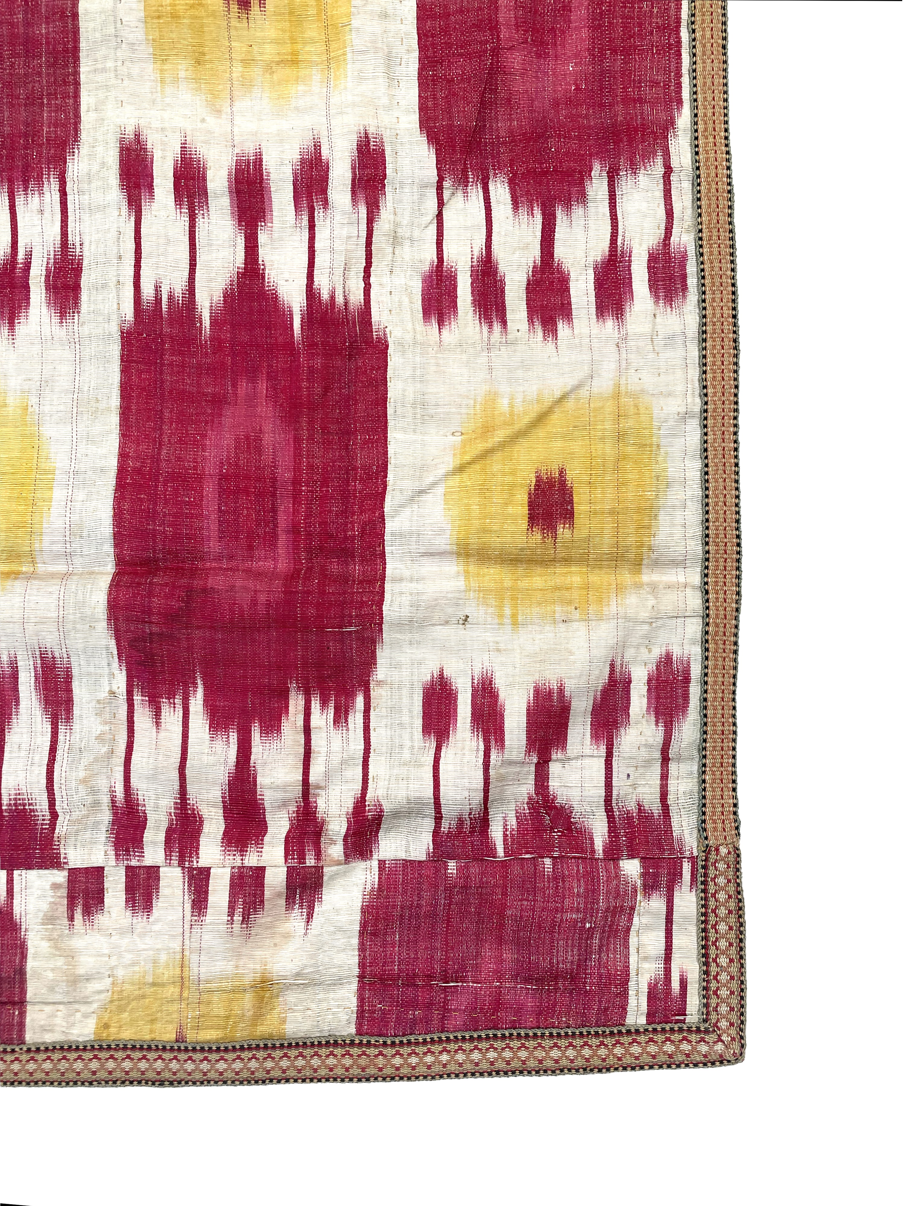 Tessuto Ikat disegno a melograni in seta. Uzbekistan