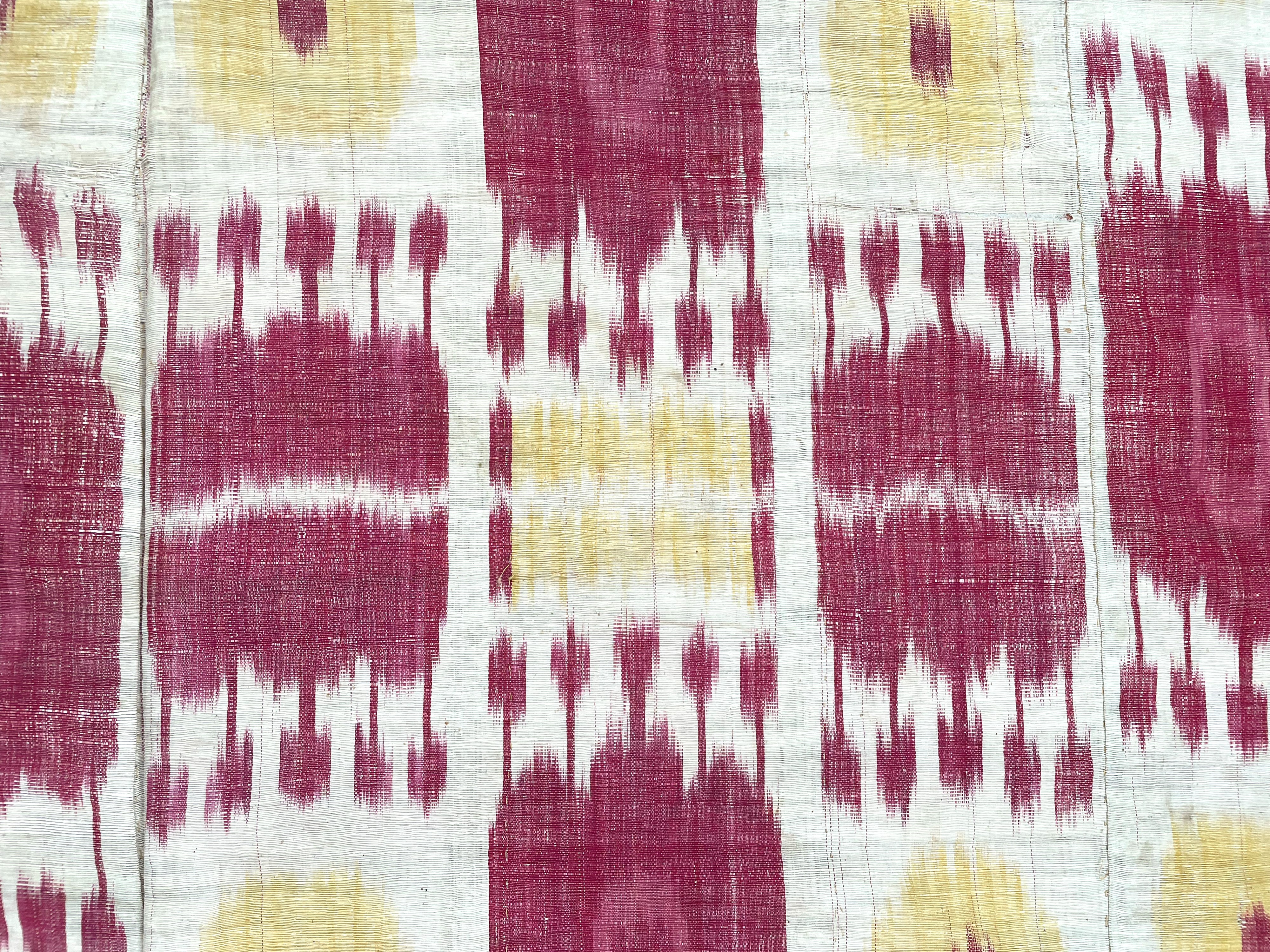 Tessuto Ikat disegno a melograni in seta. Uzbekistan