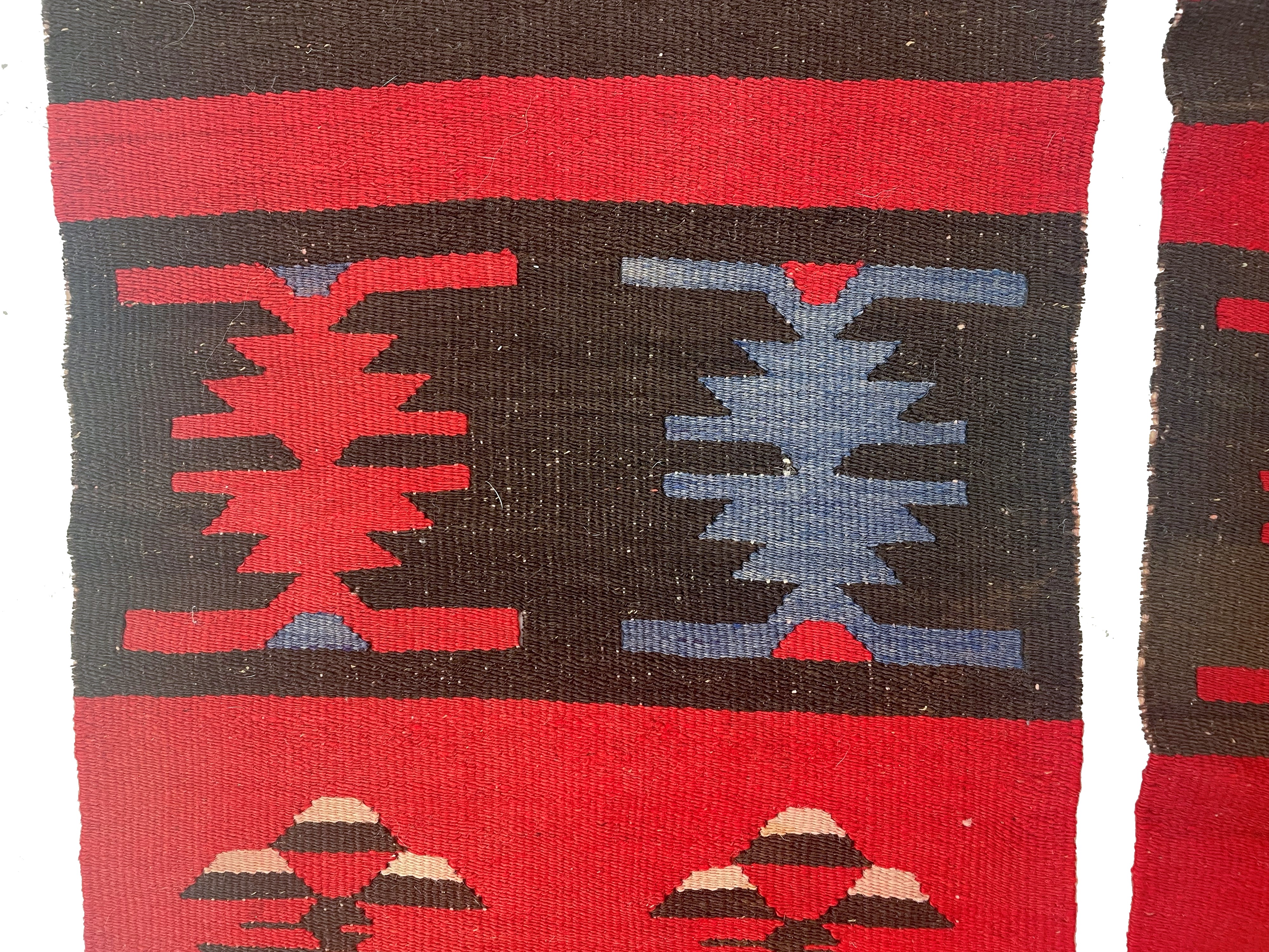 Kilim del Sudest Europa (probabilmente Albania), Due pannelli tessili, prima metà del XX secolo