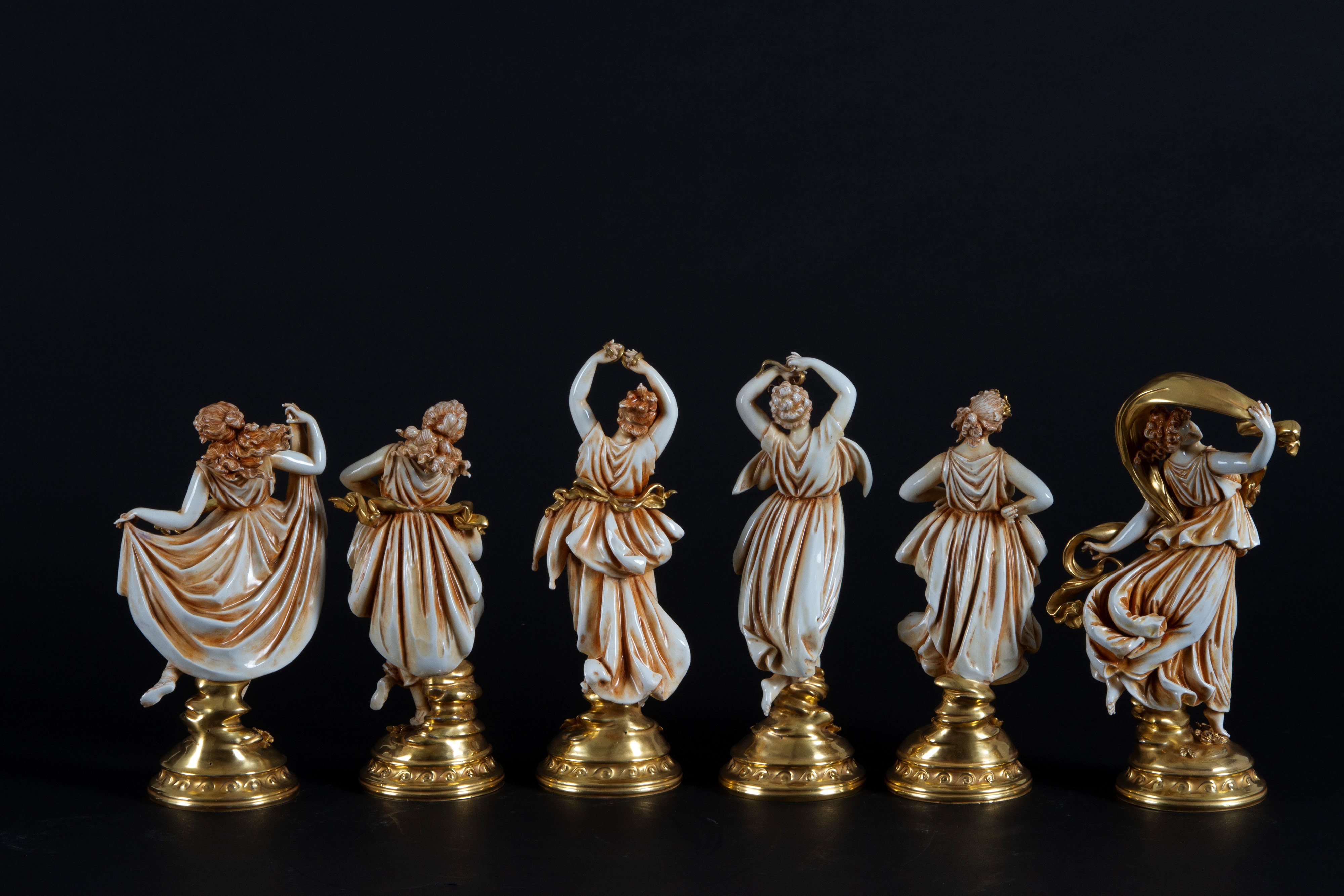 Sei statuine "DANZATRICI". CAPODIMONTE