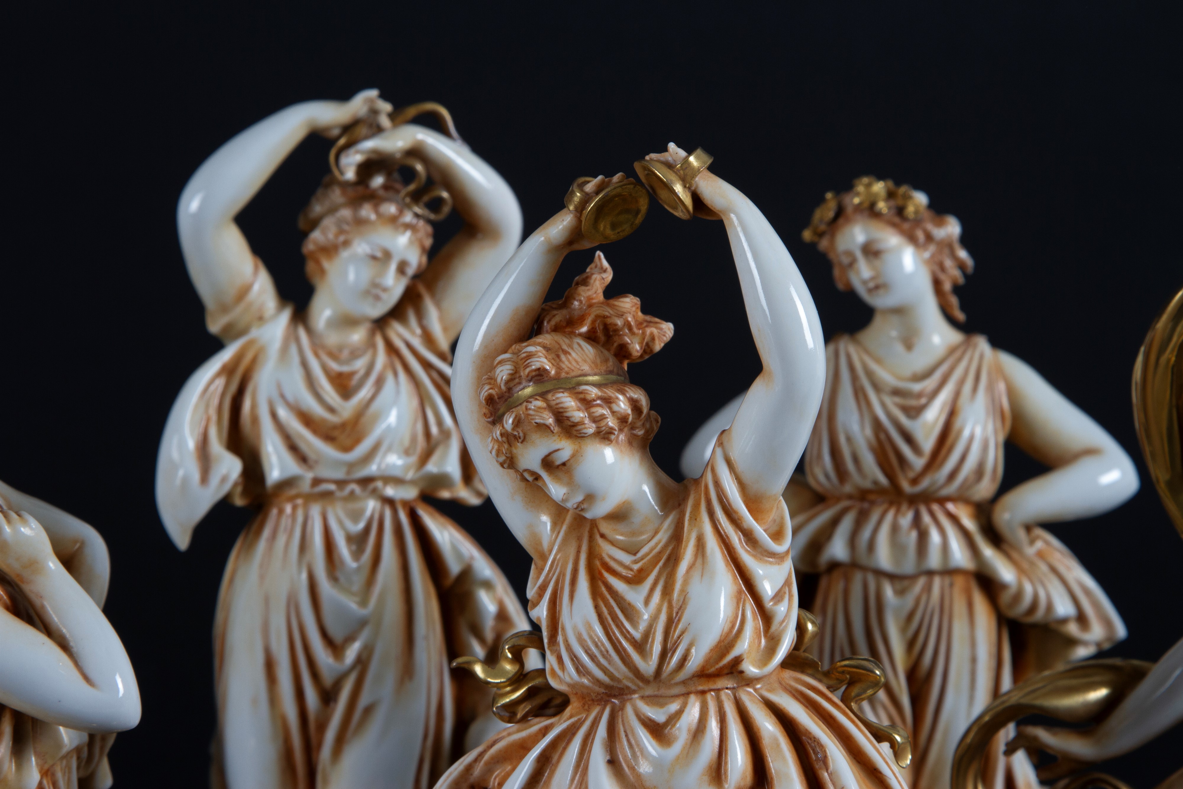 Sei statuine "DANZATRICI". CAPODIMONTE