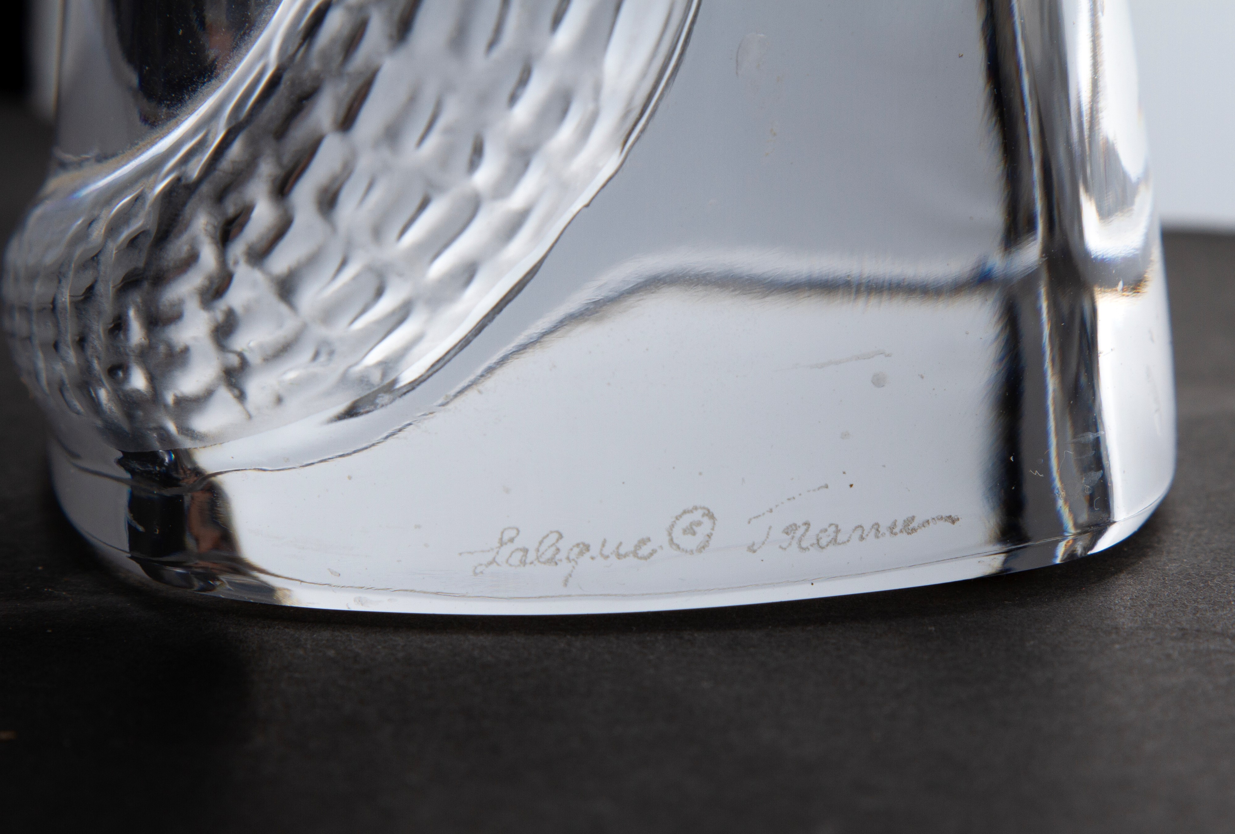LALIQUE, Coppia di fermalibri a forma di pangolini in cristallo